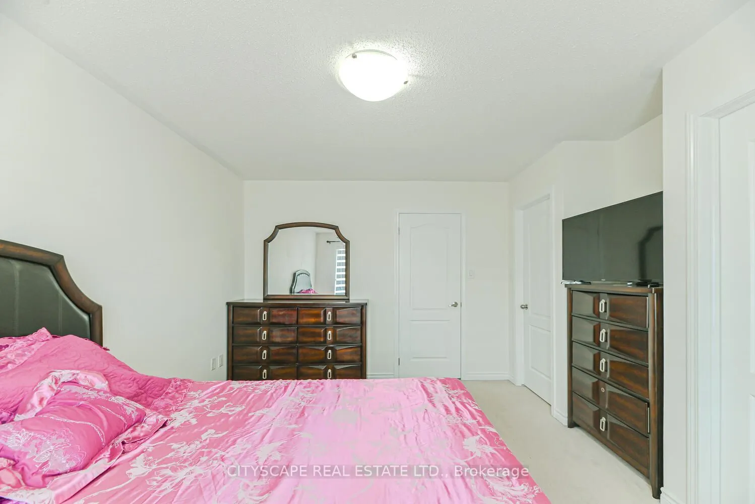 553 Pharo Point
