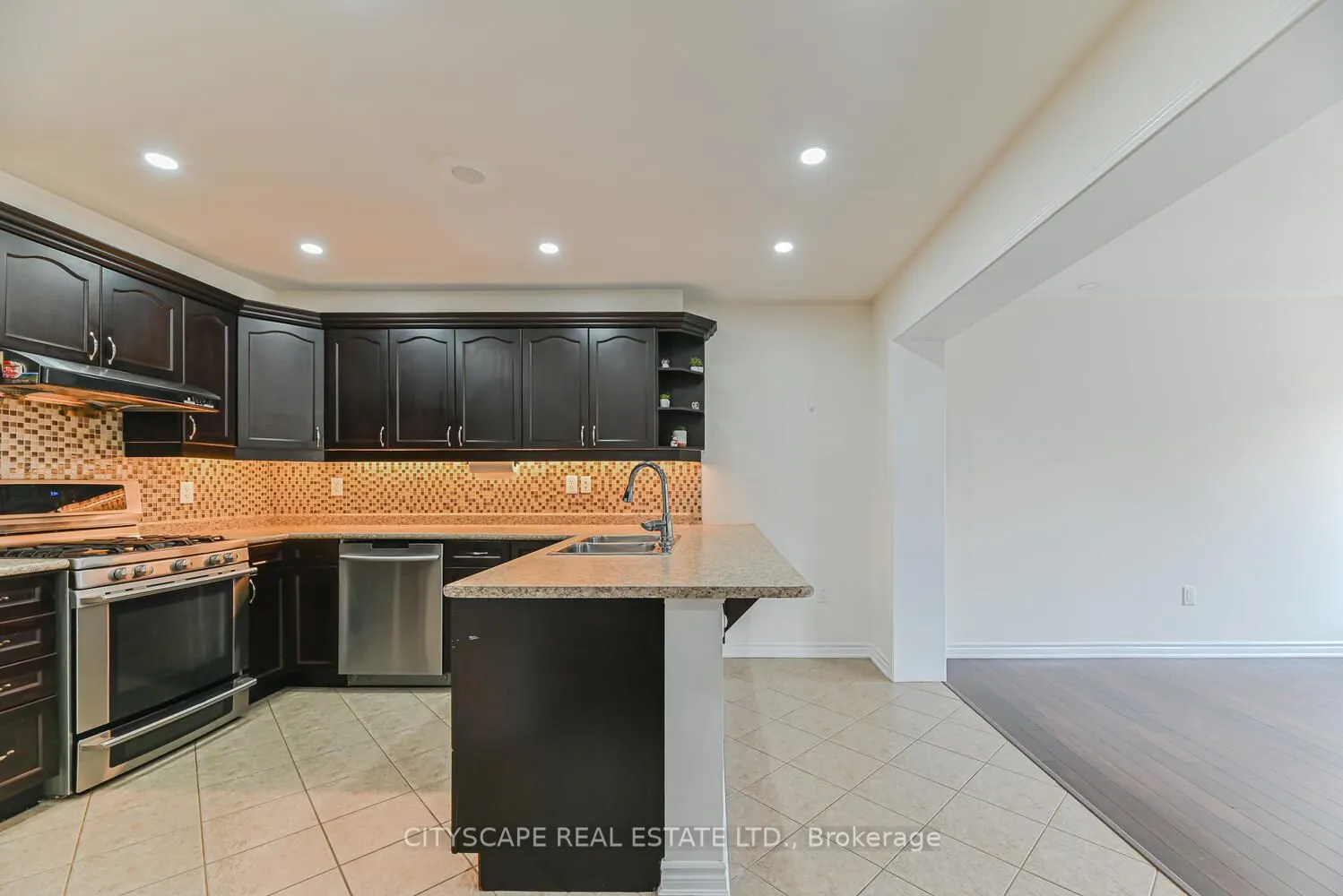 553 Pharo Point