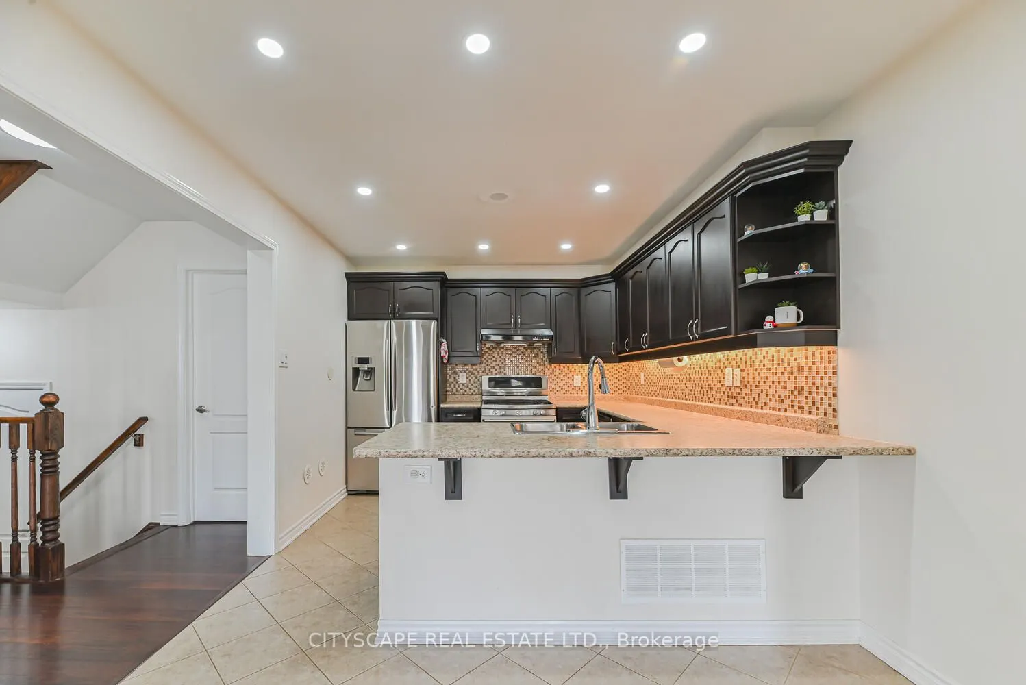 553 Pharo Point