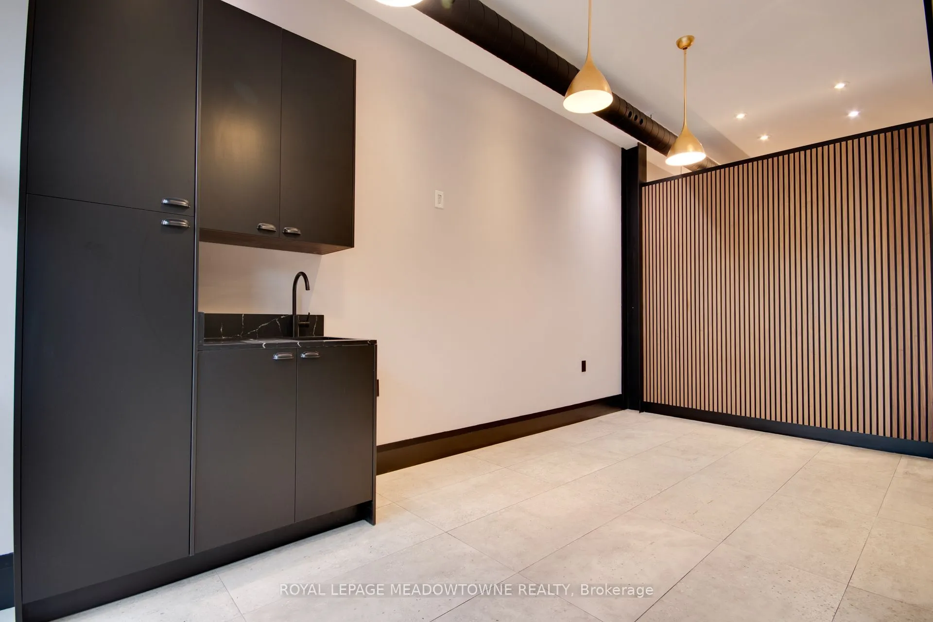 43 Main Street S, #ROOM A