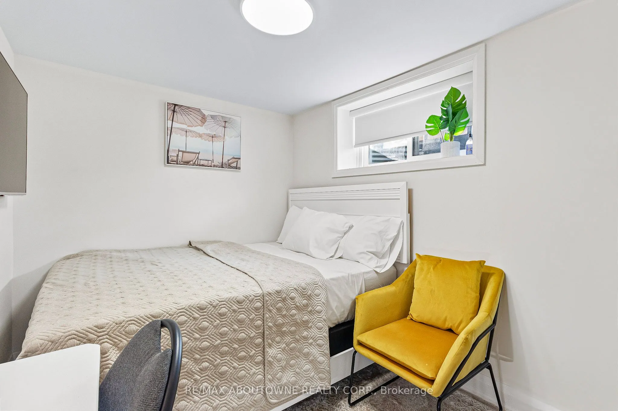 523 Pinegrove Road, #Lower