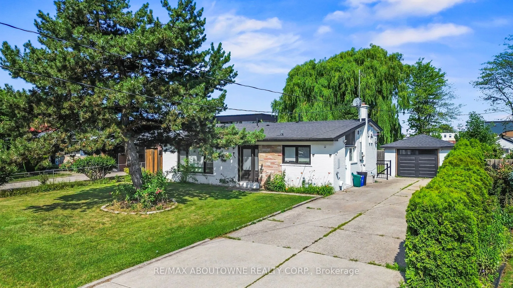 523 Pinegrove Road, #Lower