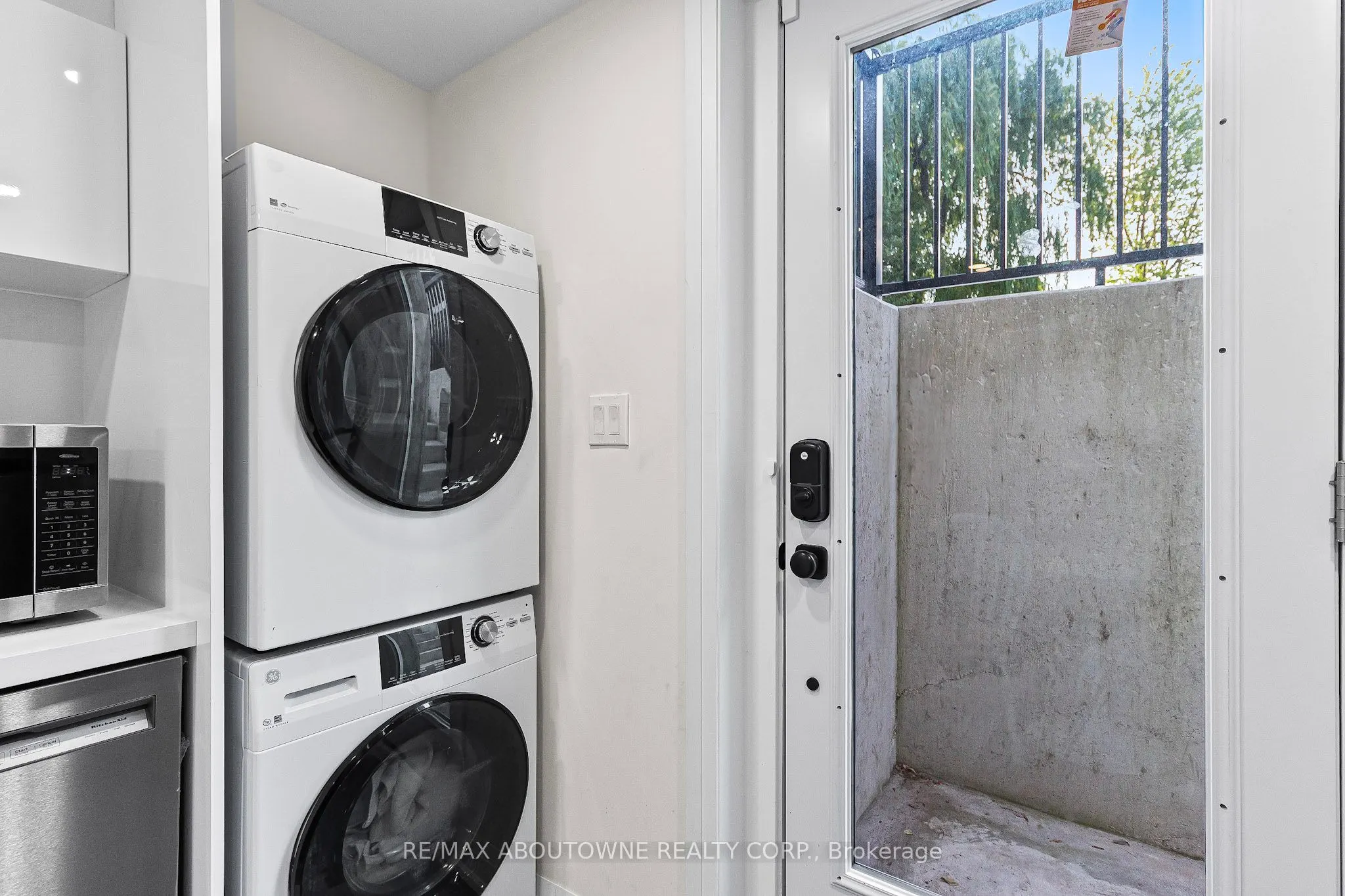 523 Pinegrove Road, #Lower