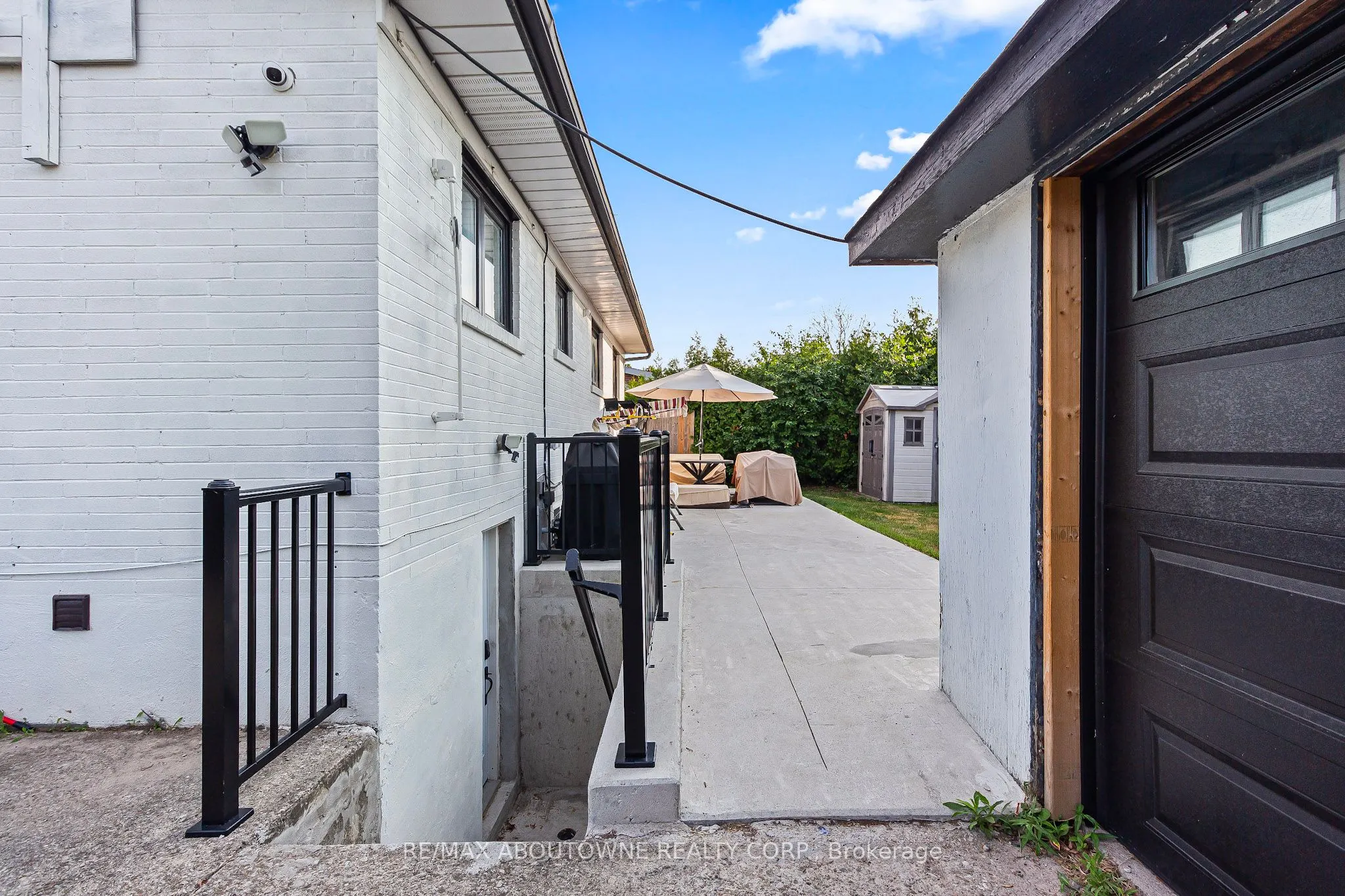 523 Pinegrove Road, #Lower