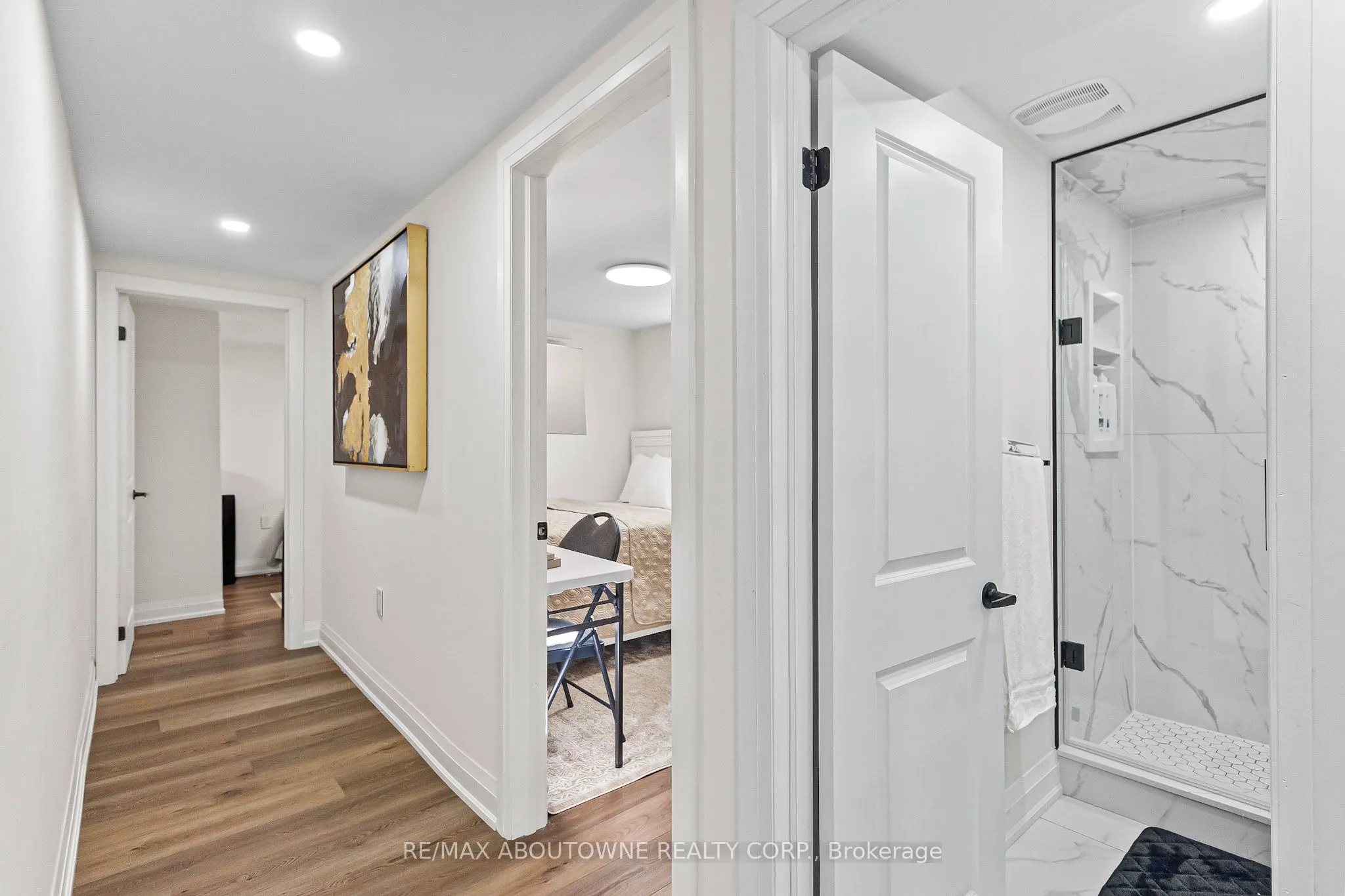 523 Pinegrove Road, #Lower
