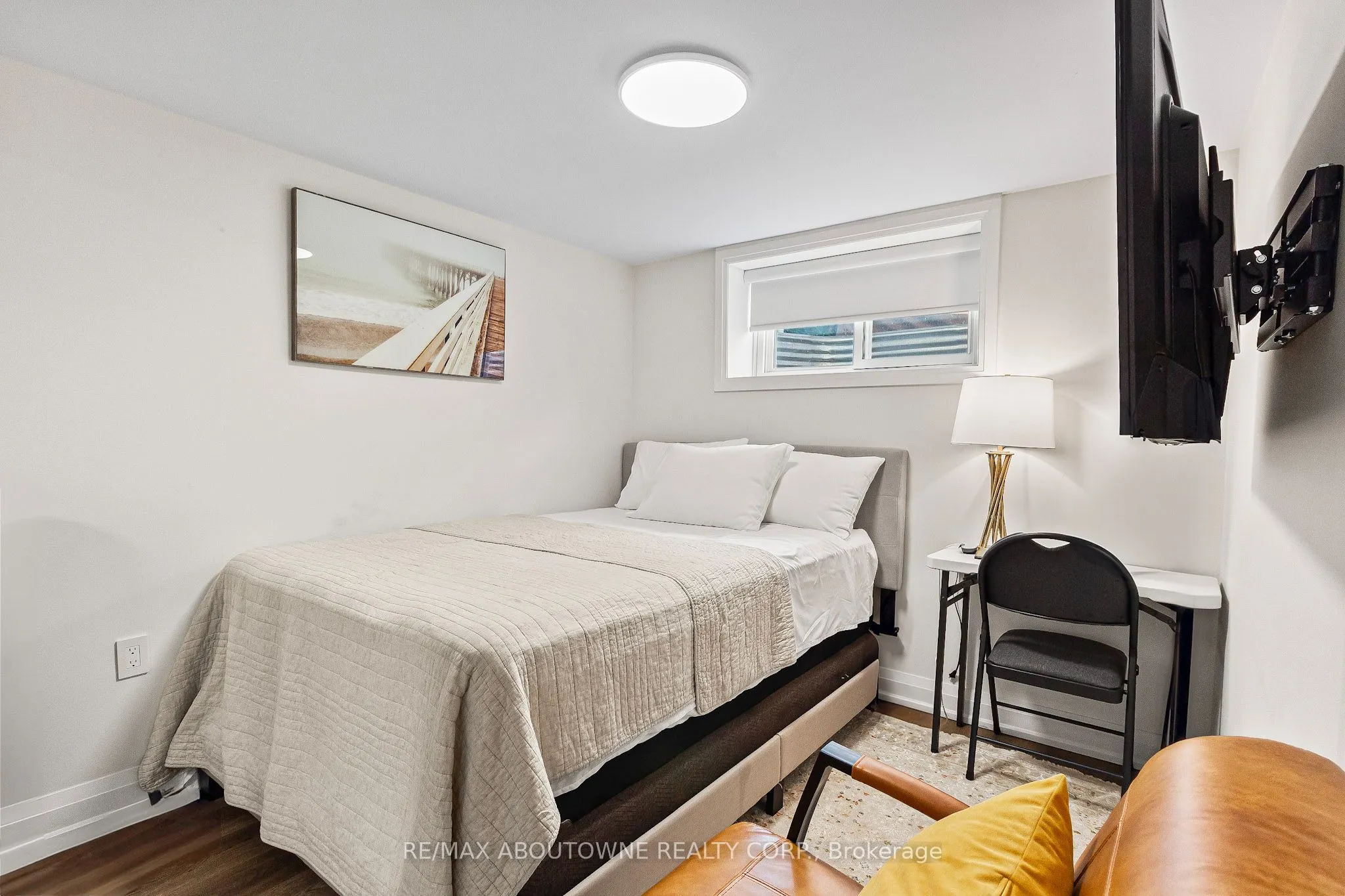 523 Pinegrove Road, #Lower