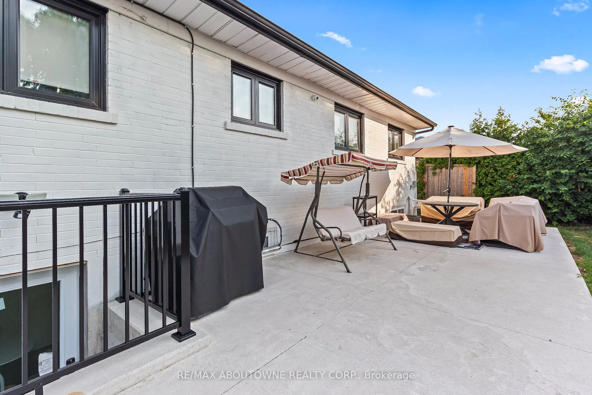 523 Pinegrove Road, #Lower