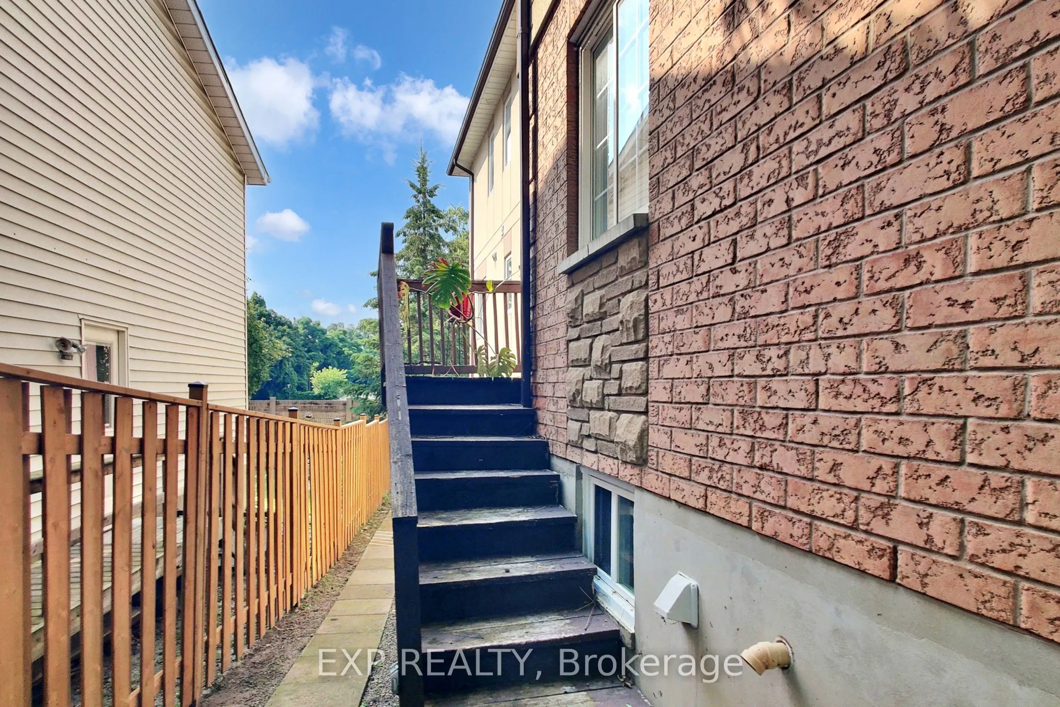 6 English Street