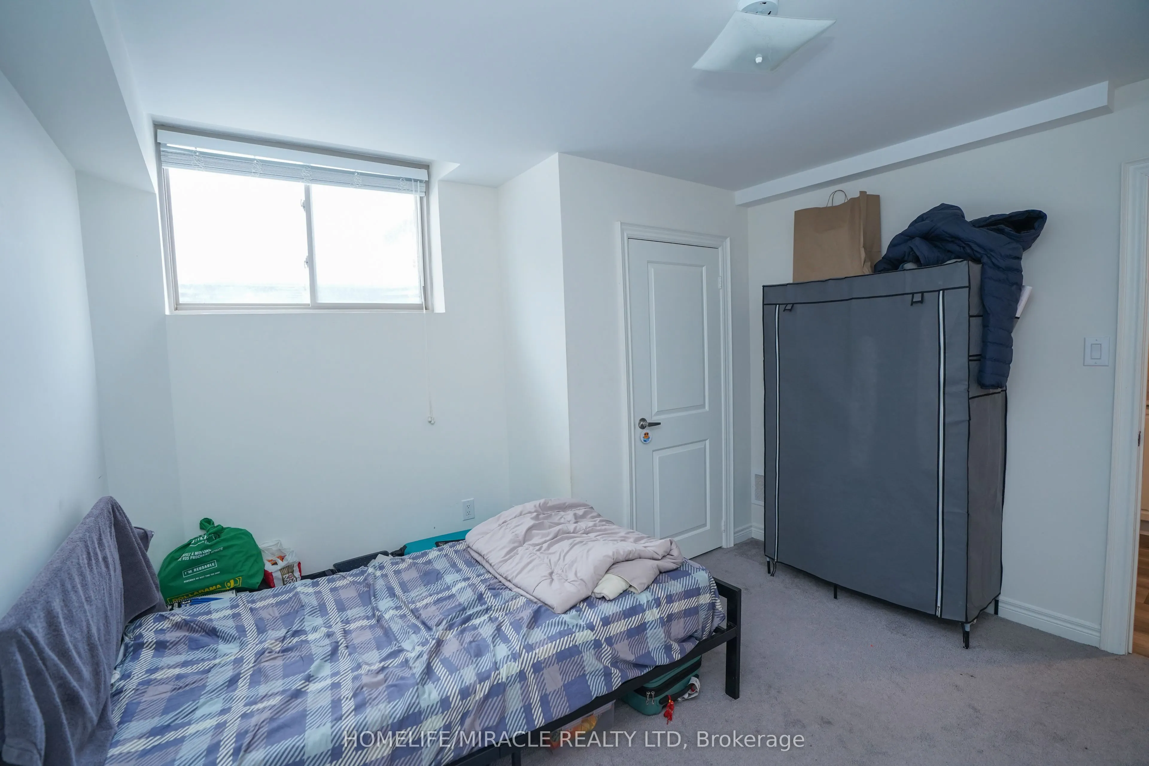 2 Queenpost Drive