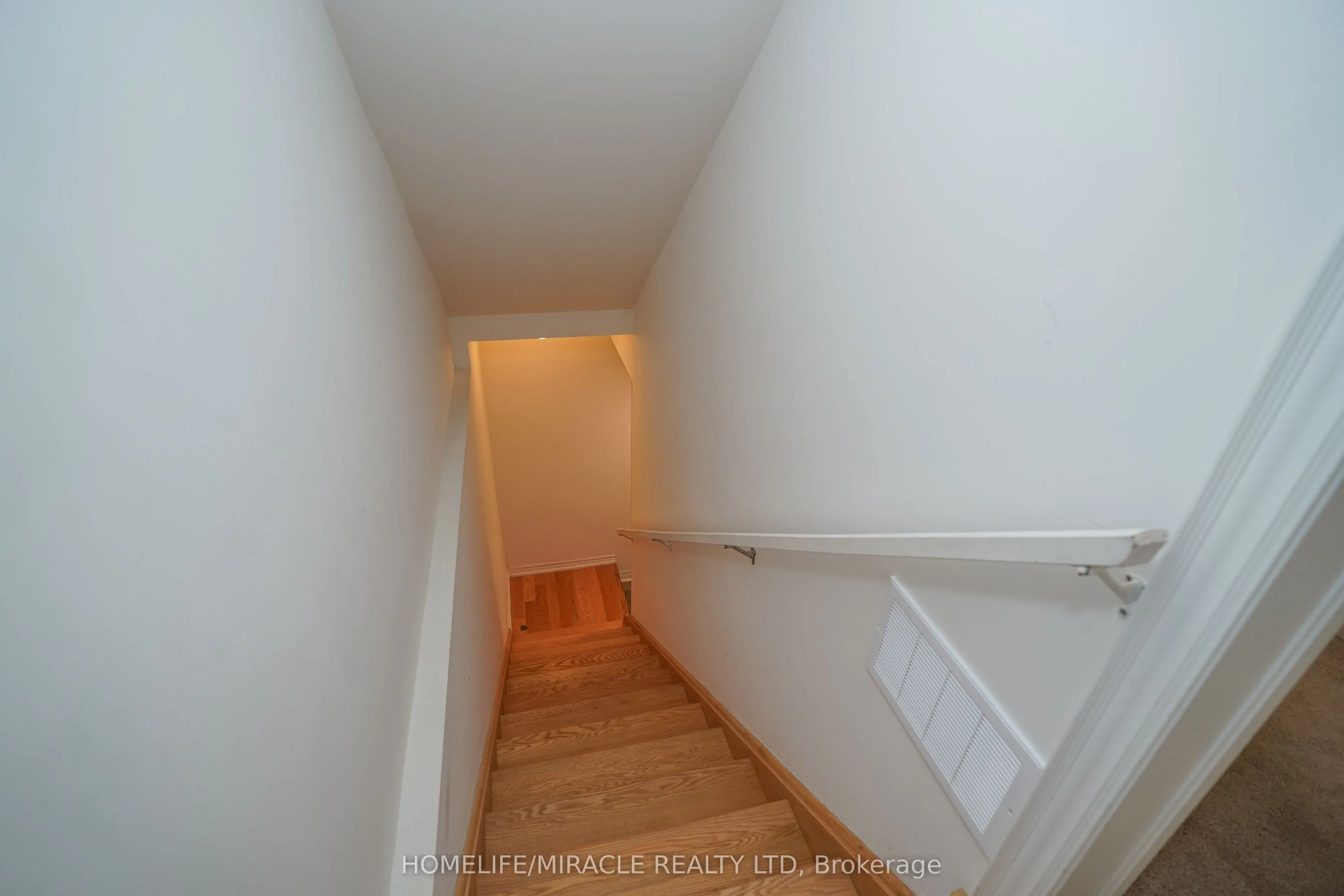 2 Queenpost Drive