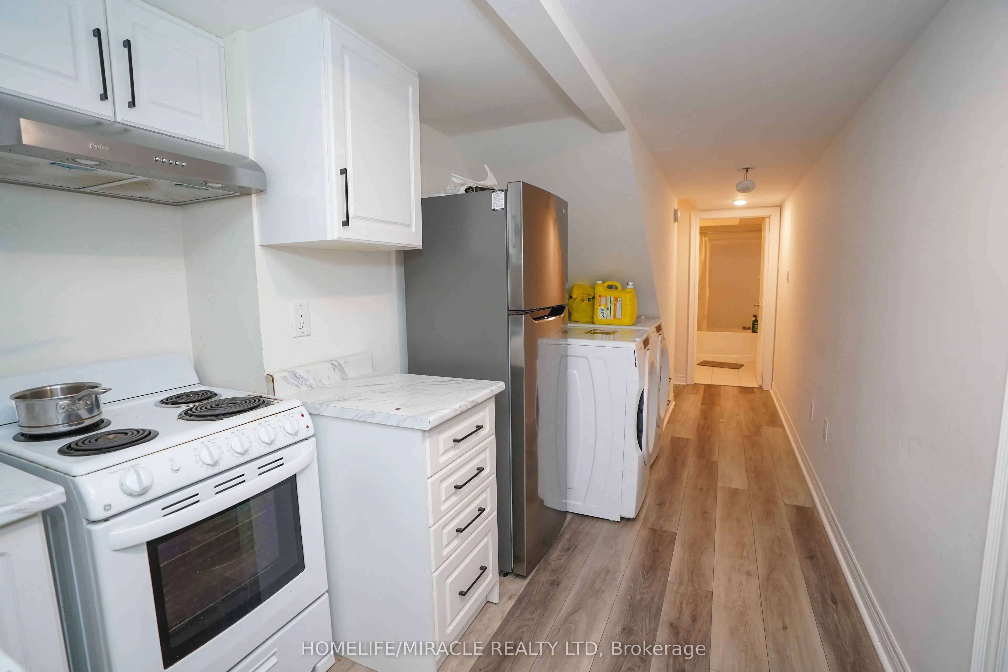 2 Queenpost Drive
