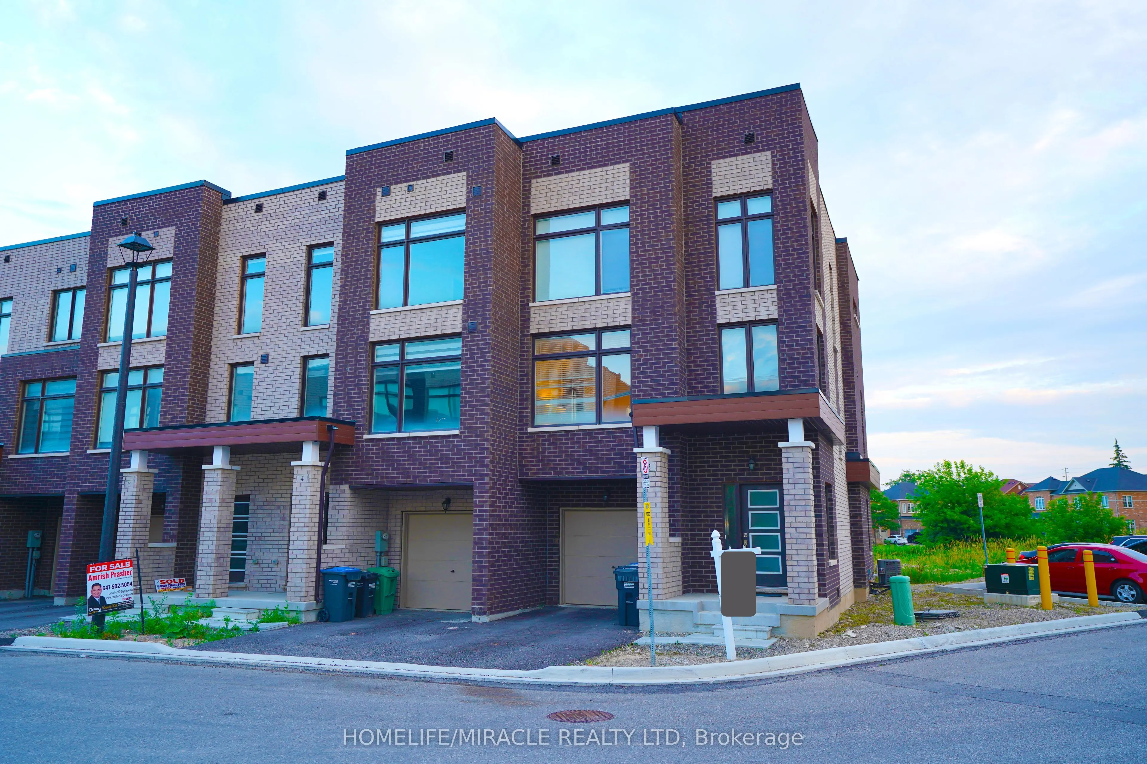 2 Queenpost Drive