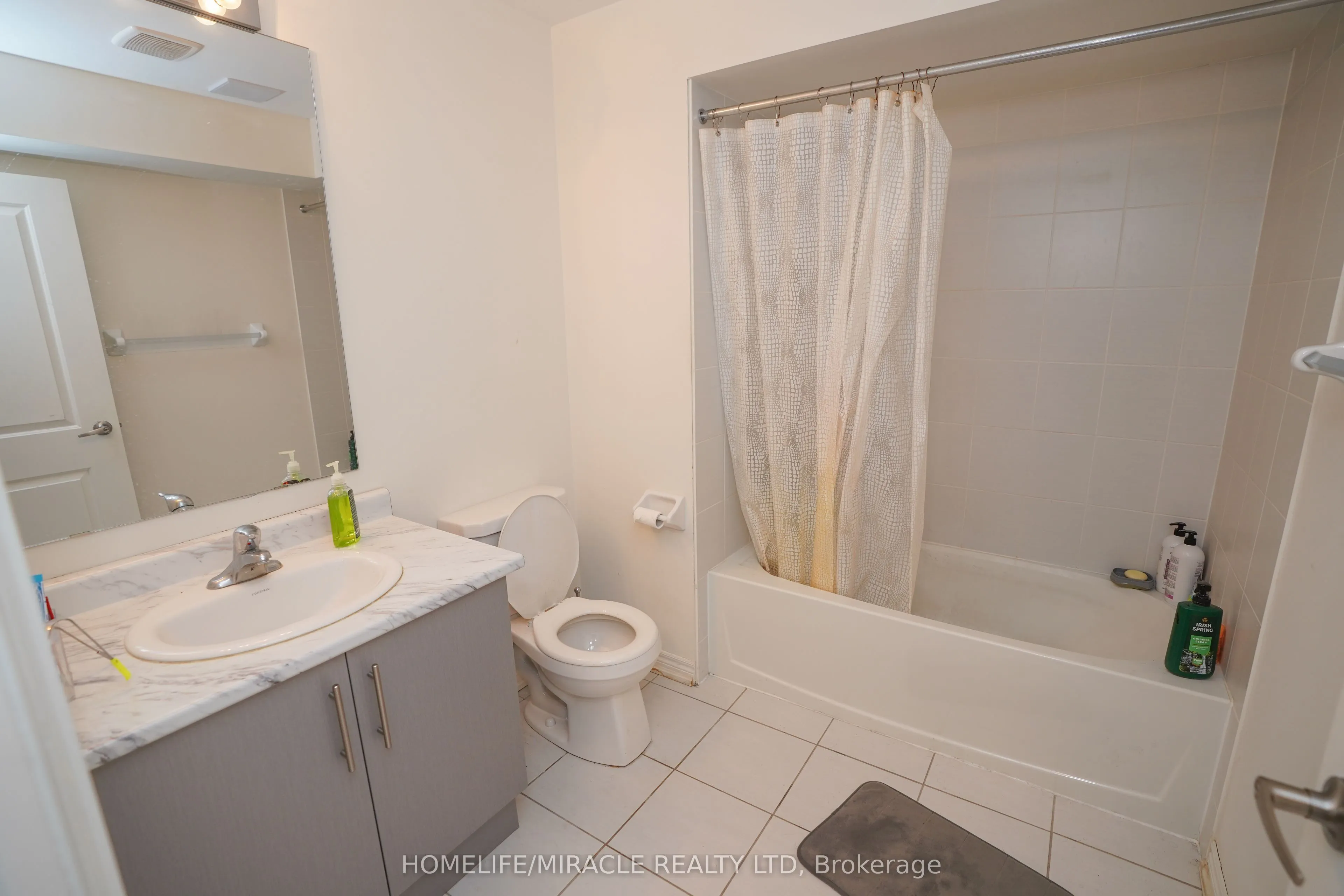 2 Queenpost Drive