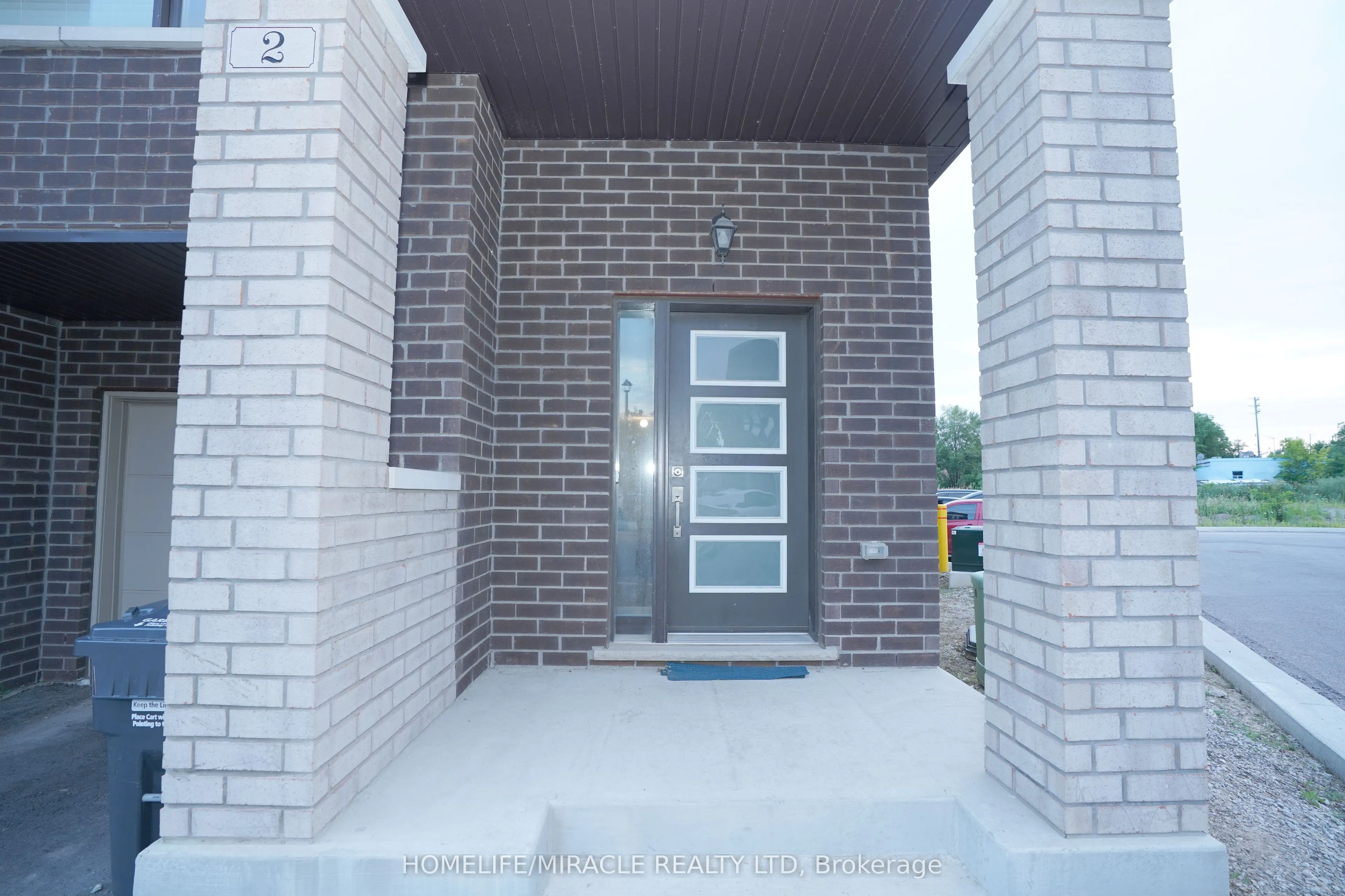 2 Queenpost Drive