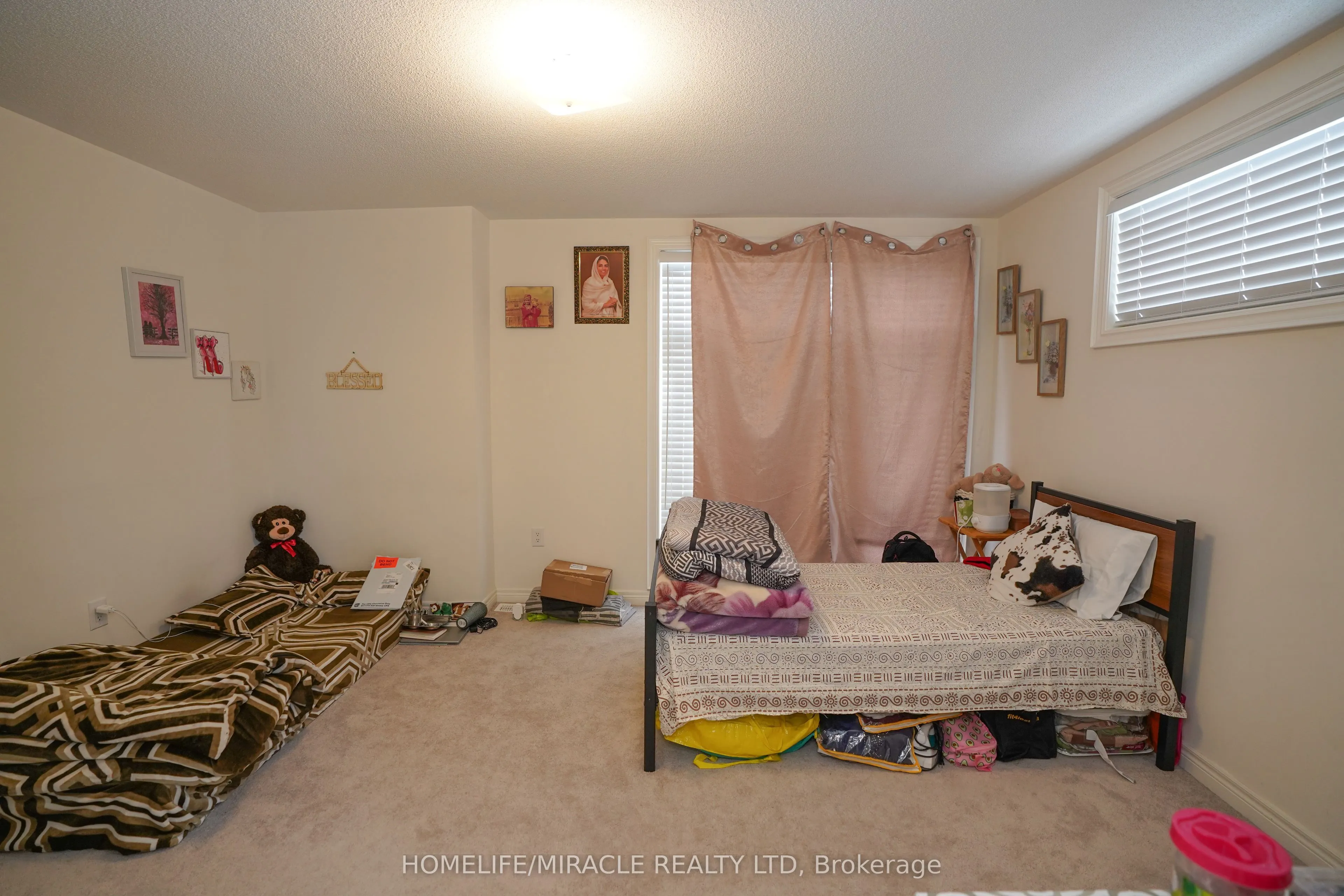 2 Queenpost Drive