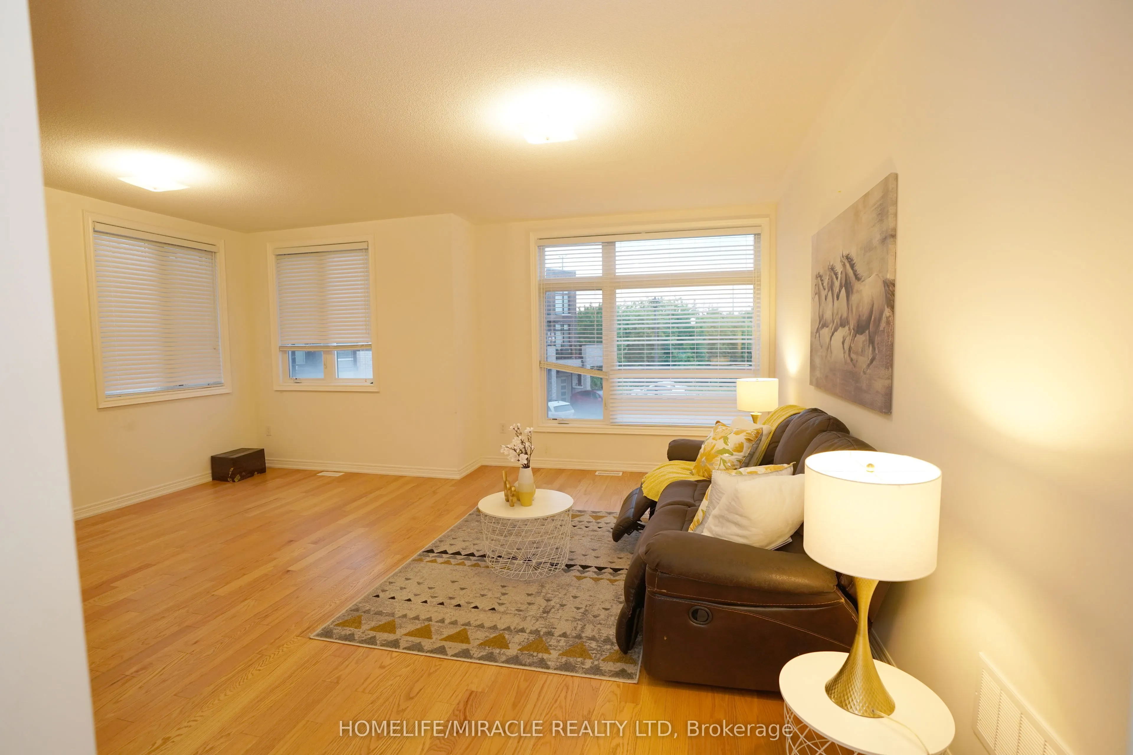 2 Queenpost Drive