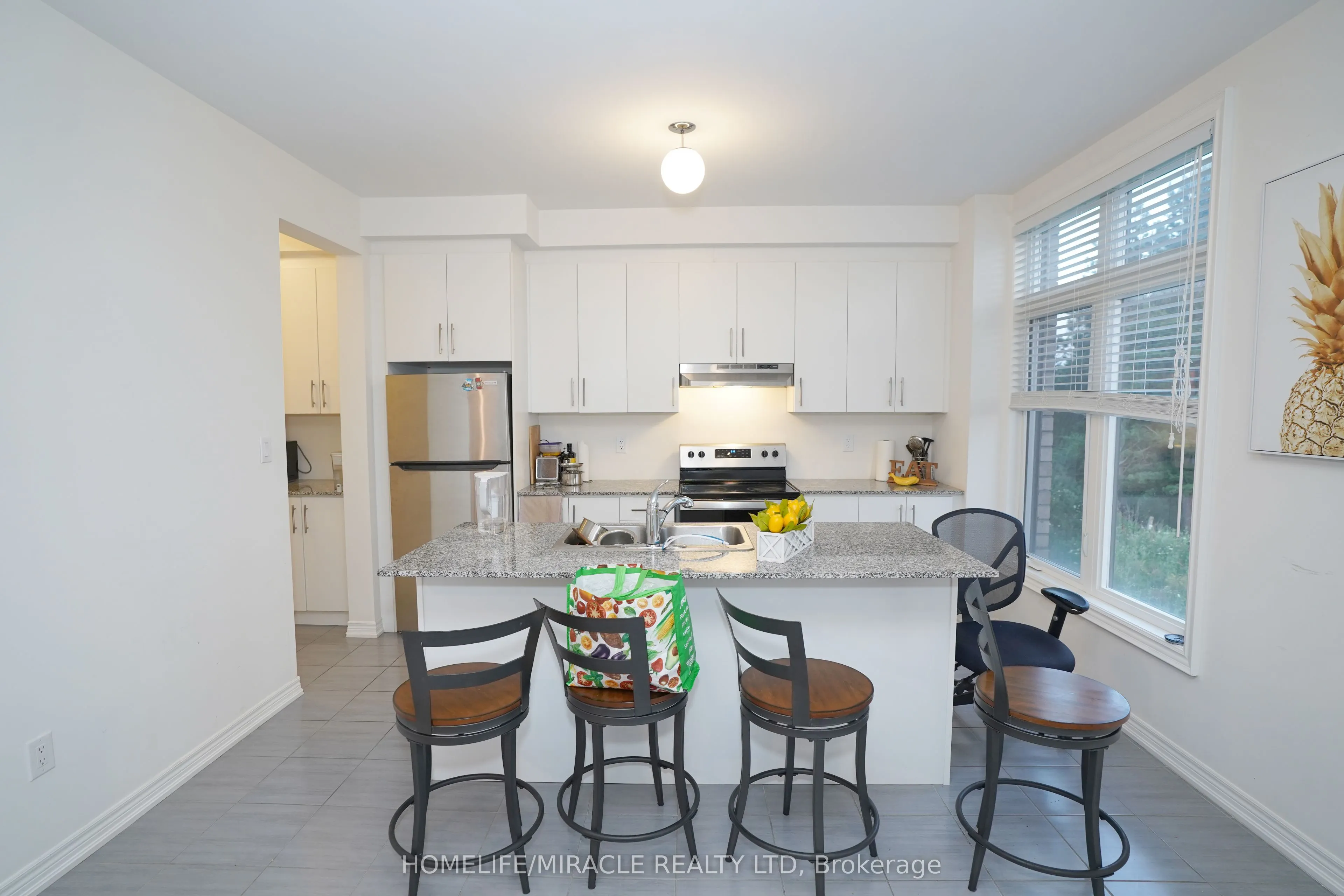 2 Queenpost Drive