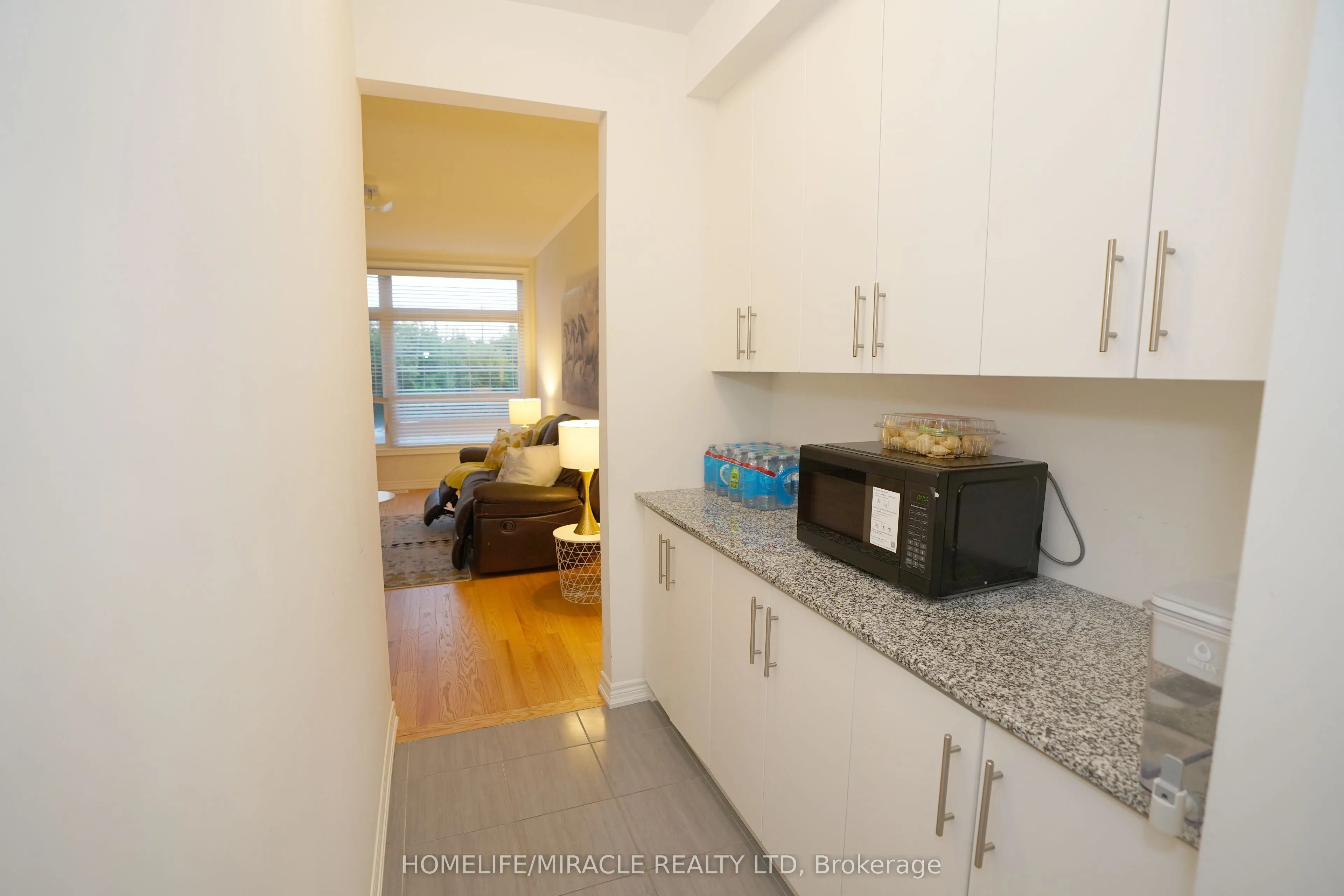 2 Queenpost Drive