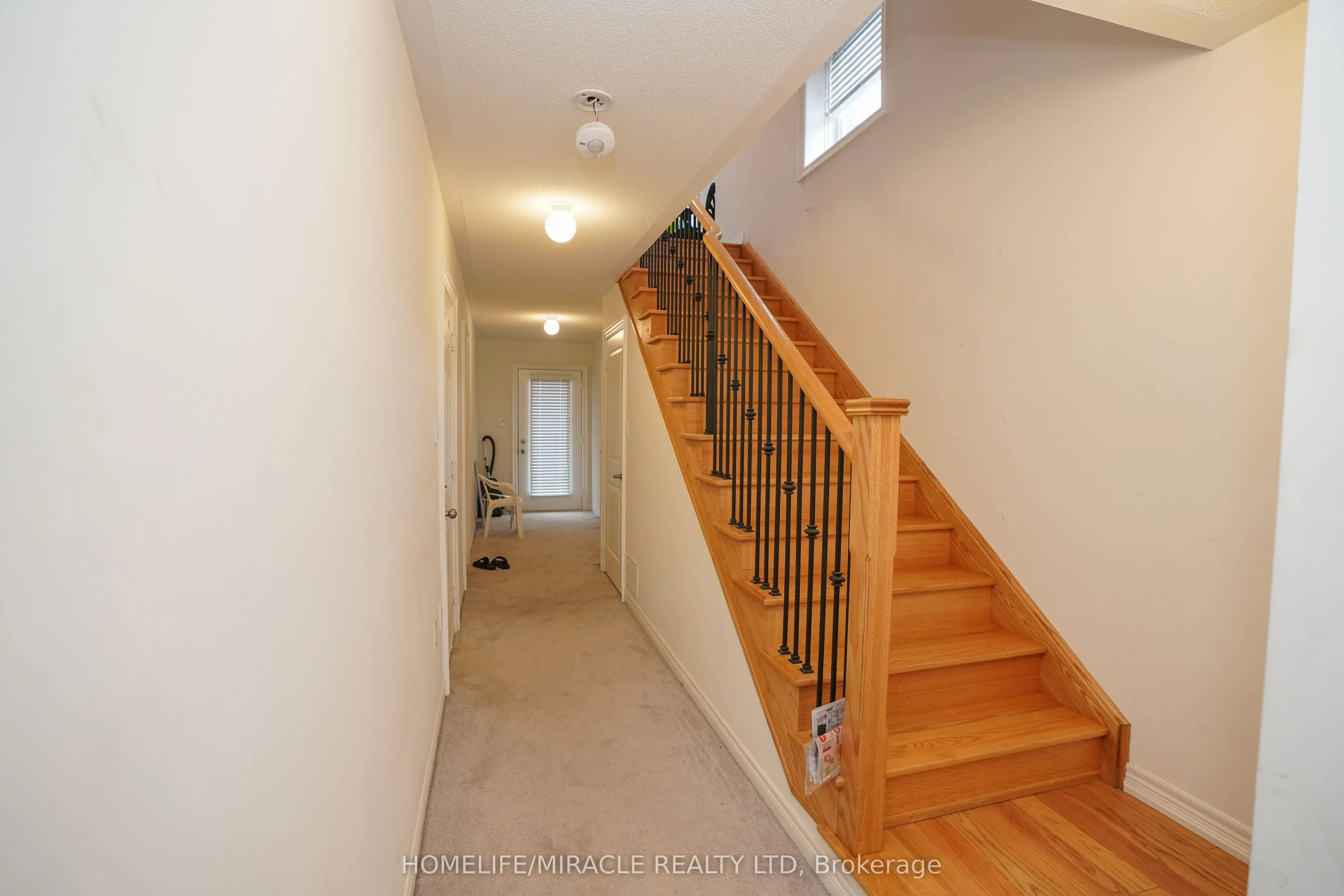 2 Queenpost Drive
