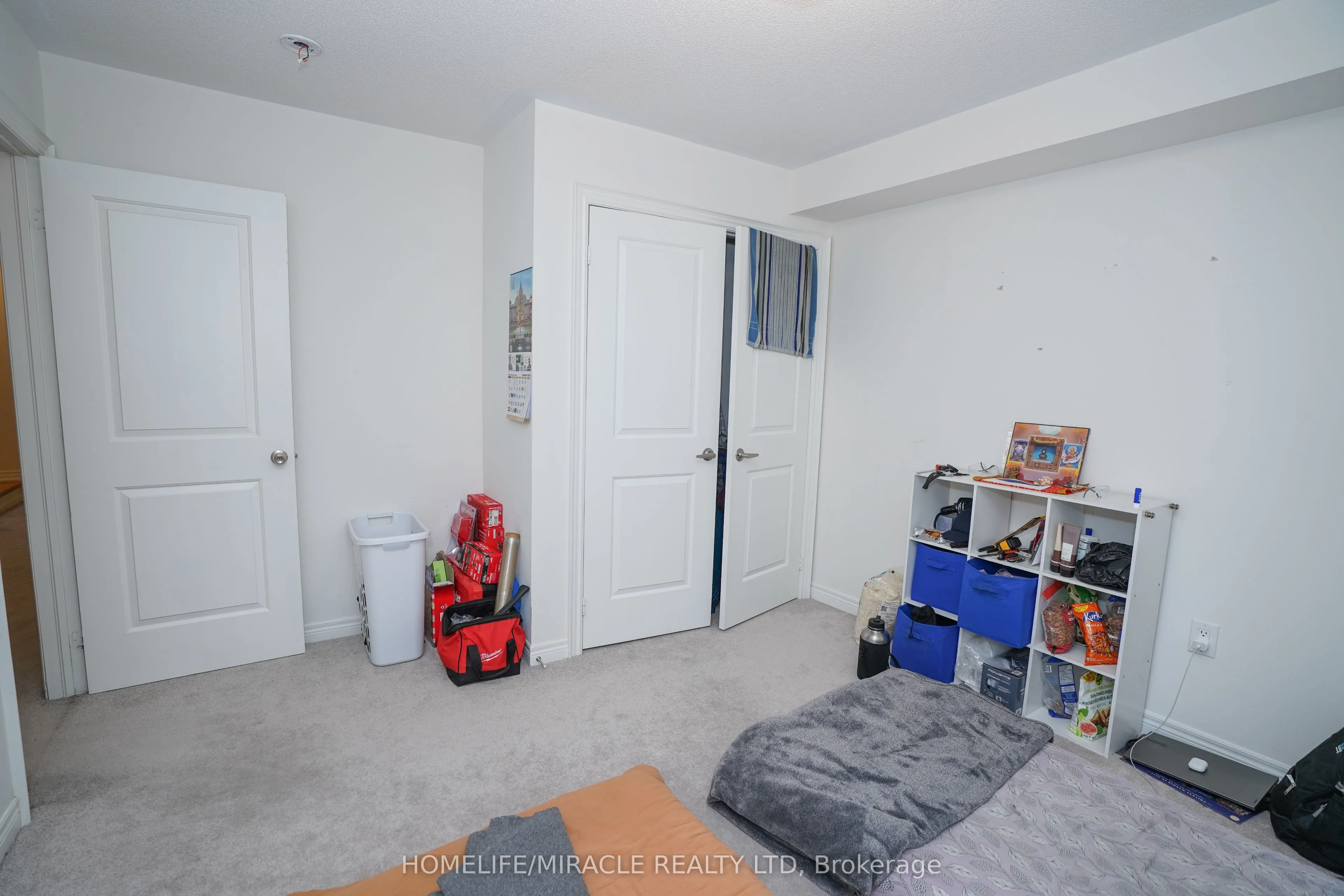 2 Queenpost Drive