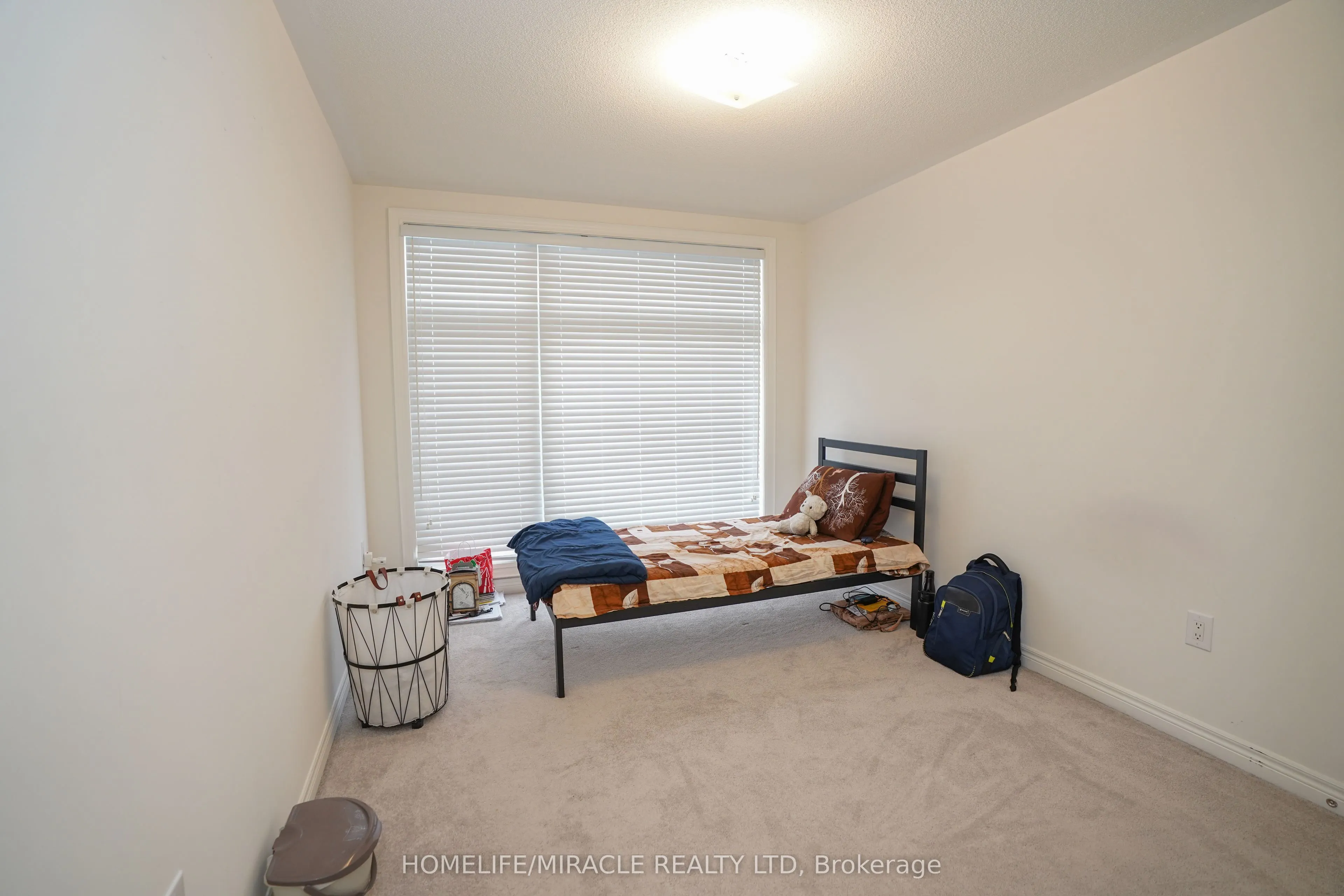 2 Queenpost Drive