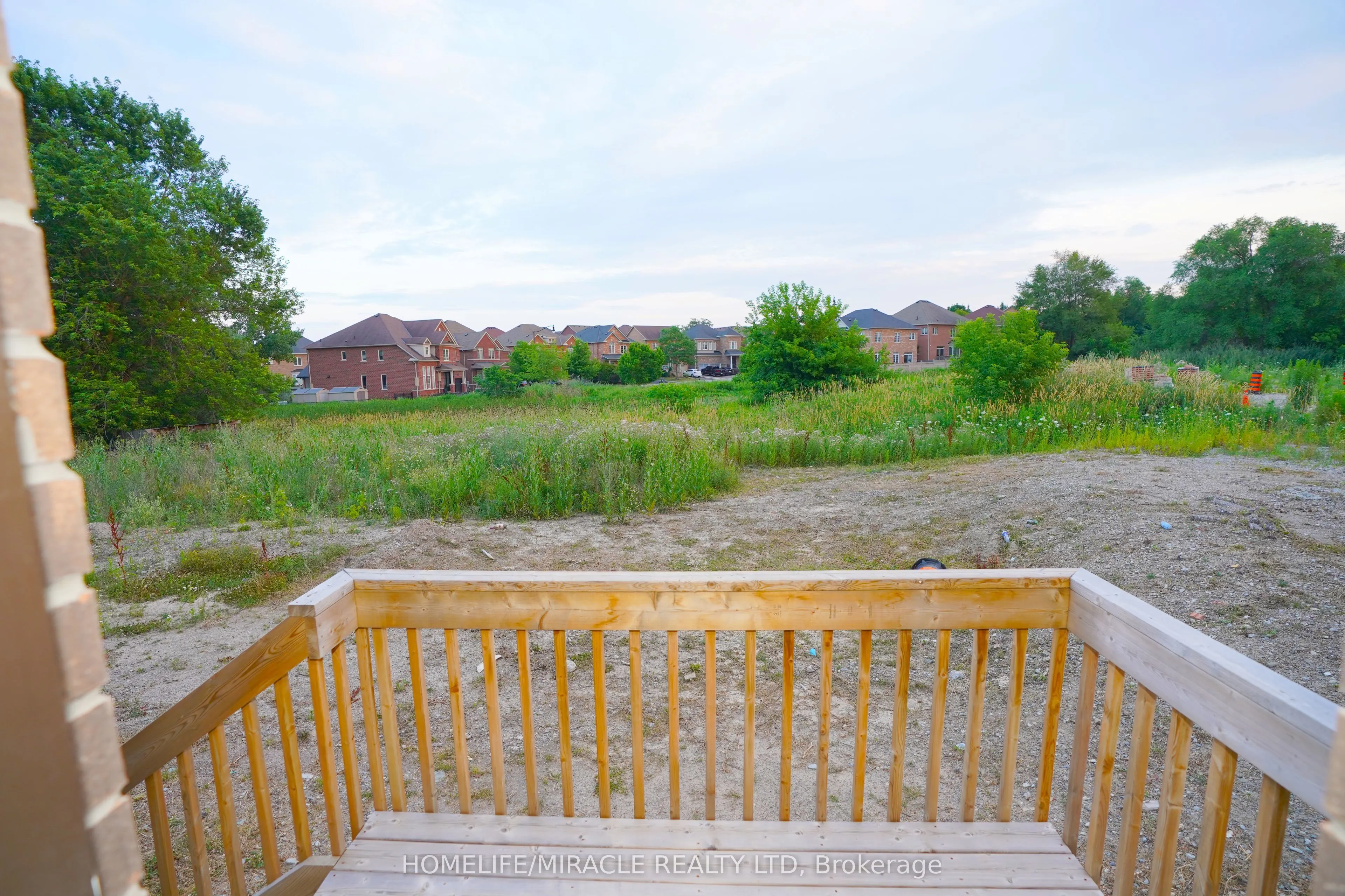 2 Queenpost Drive