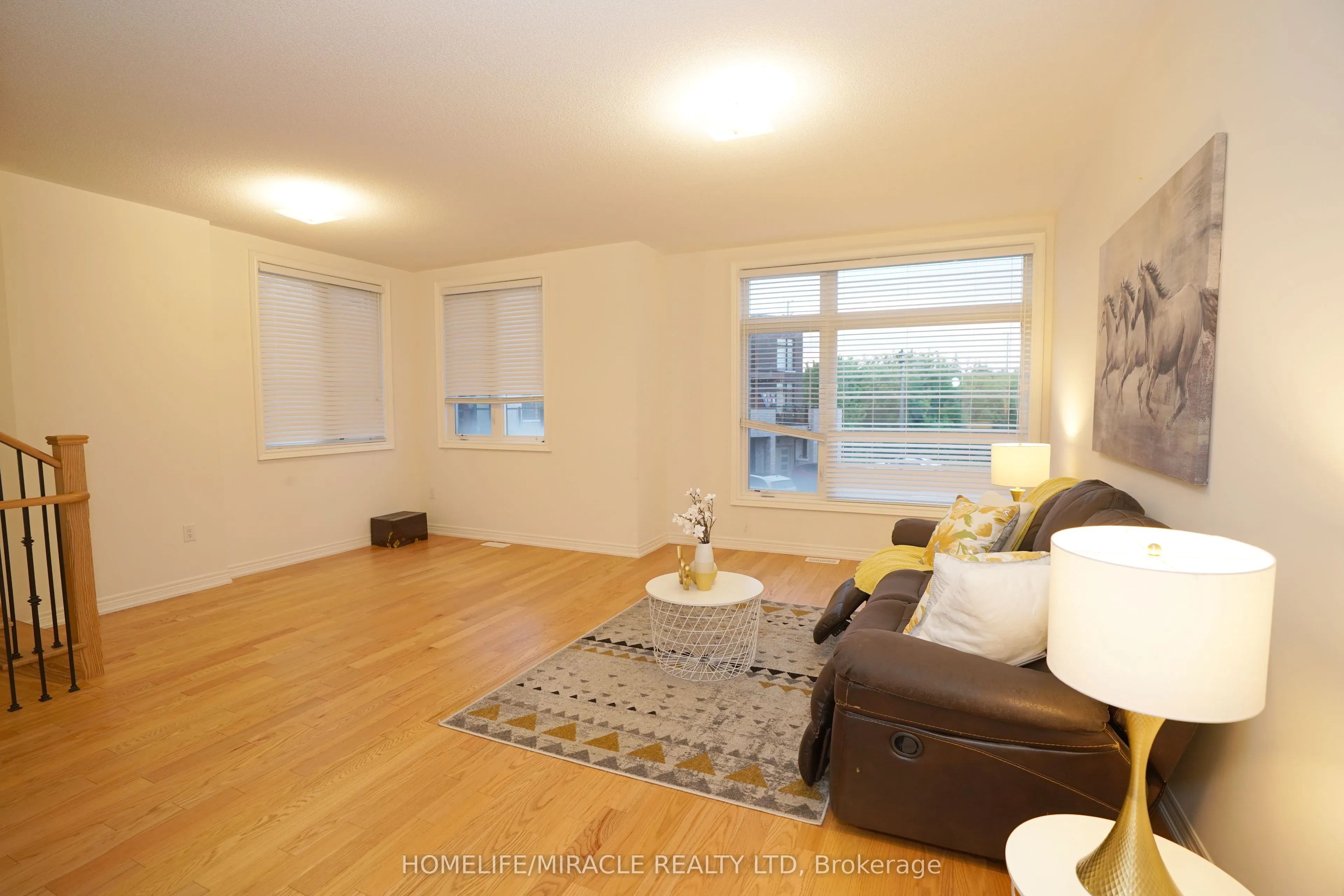 2 Queenpost Drive