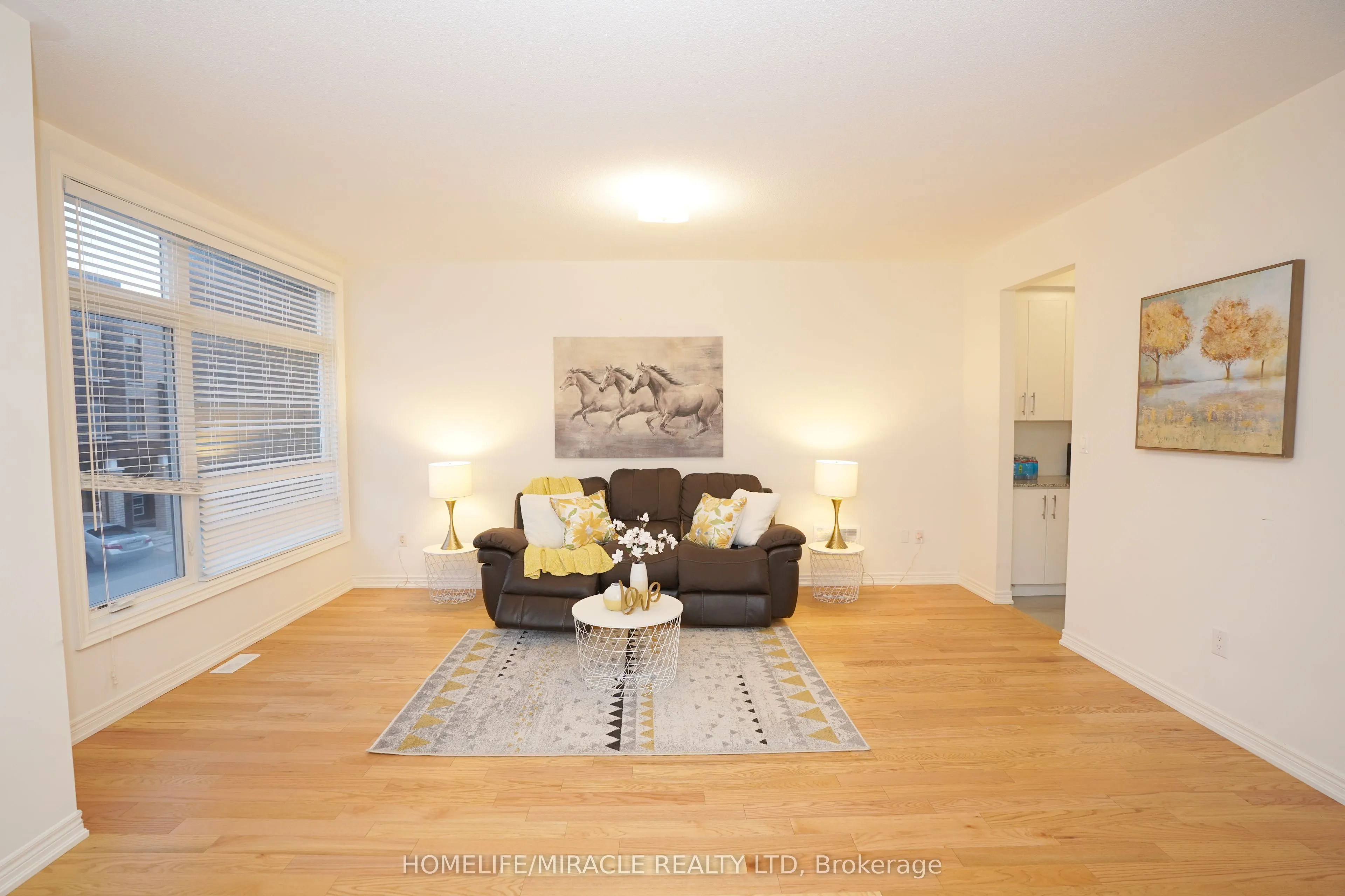 2 Queenpost Drive