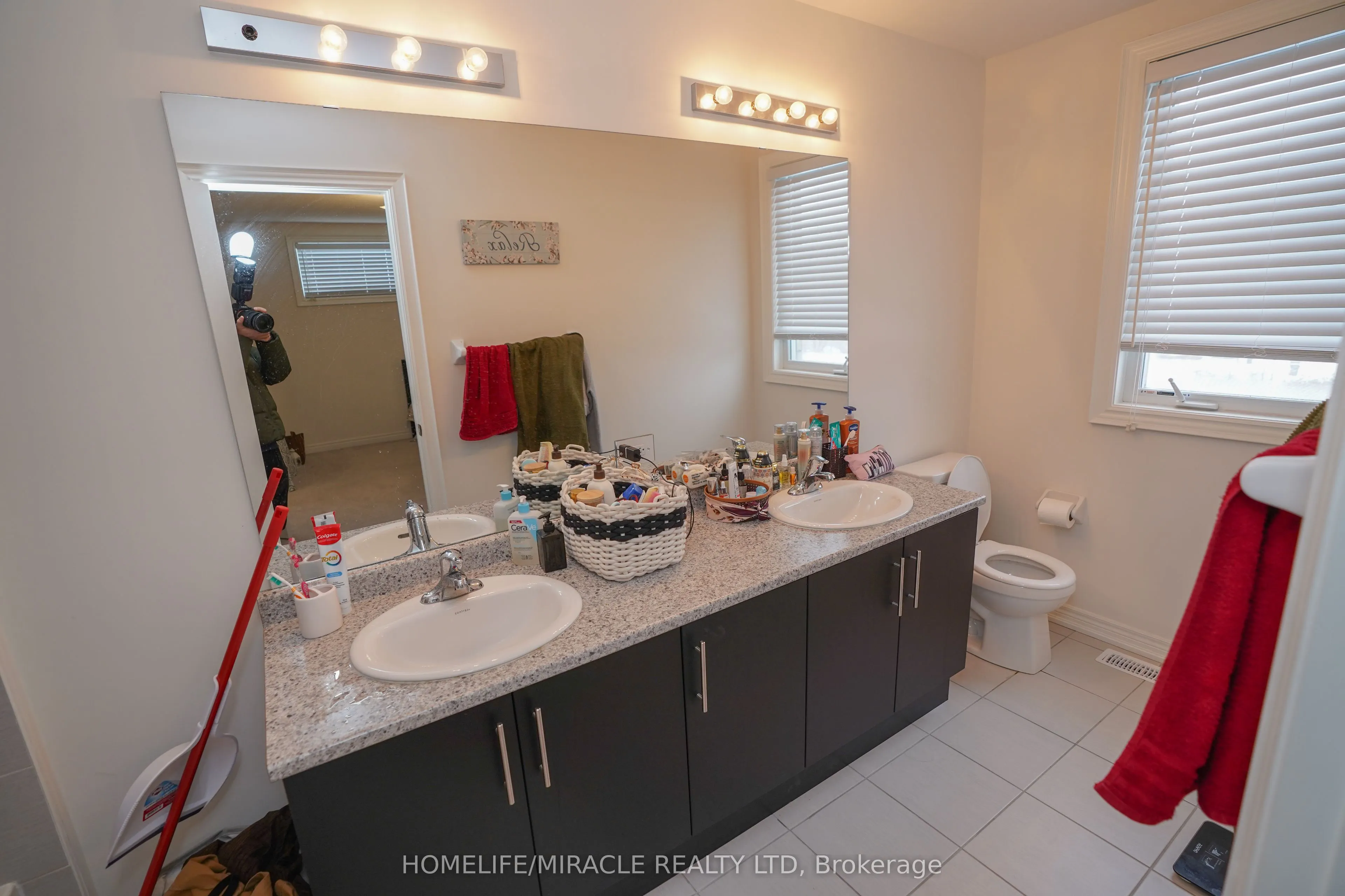 2 Queenpost Drive