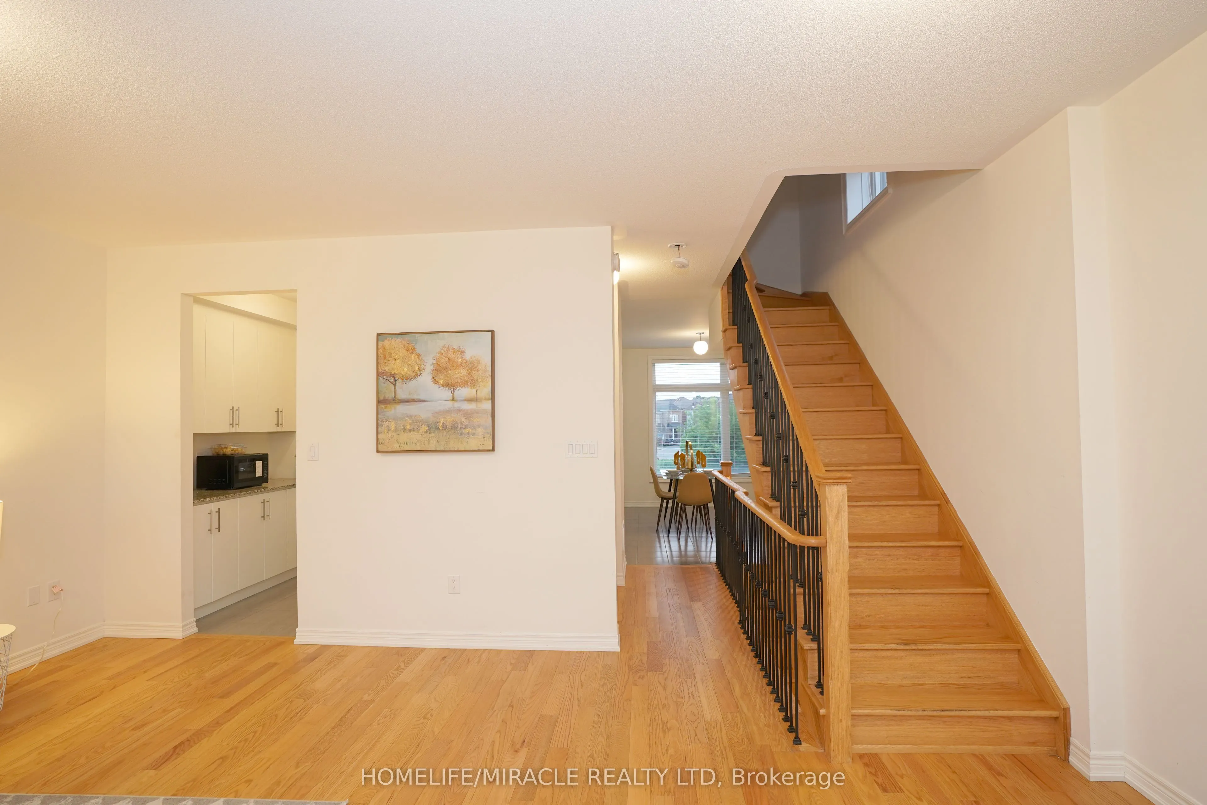 2 Queenpost Drive