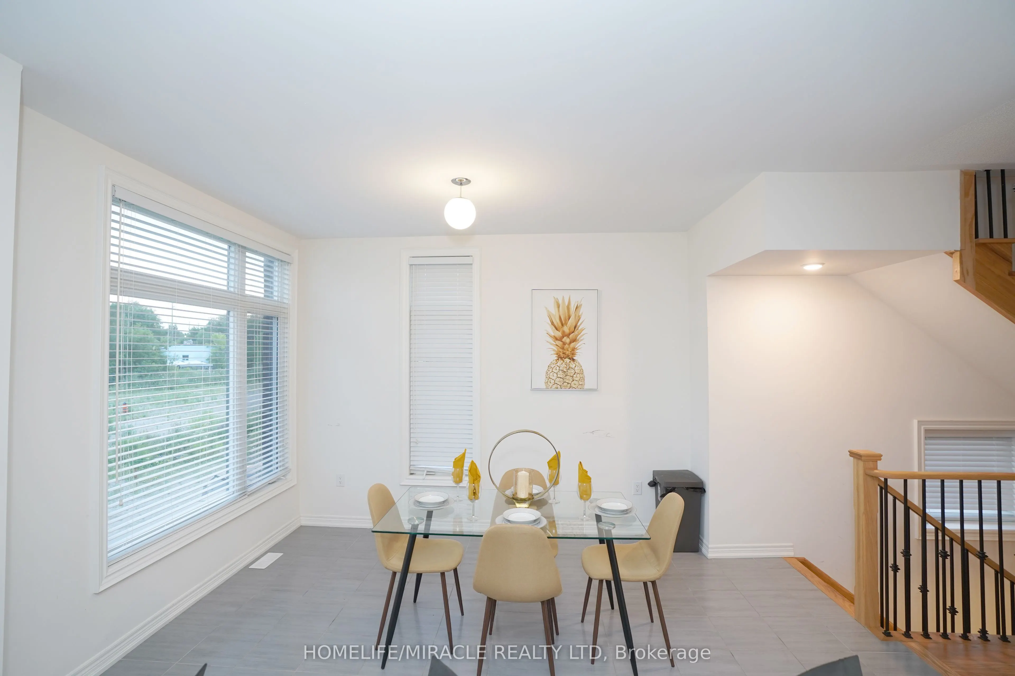 2 Queenpost Drive