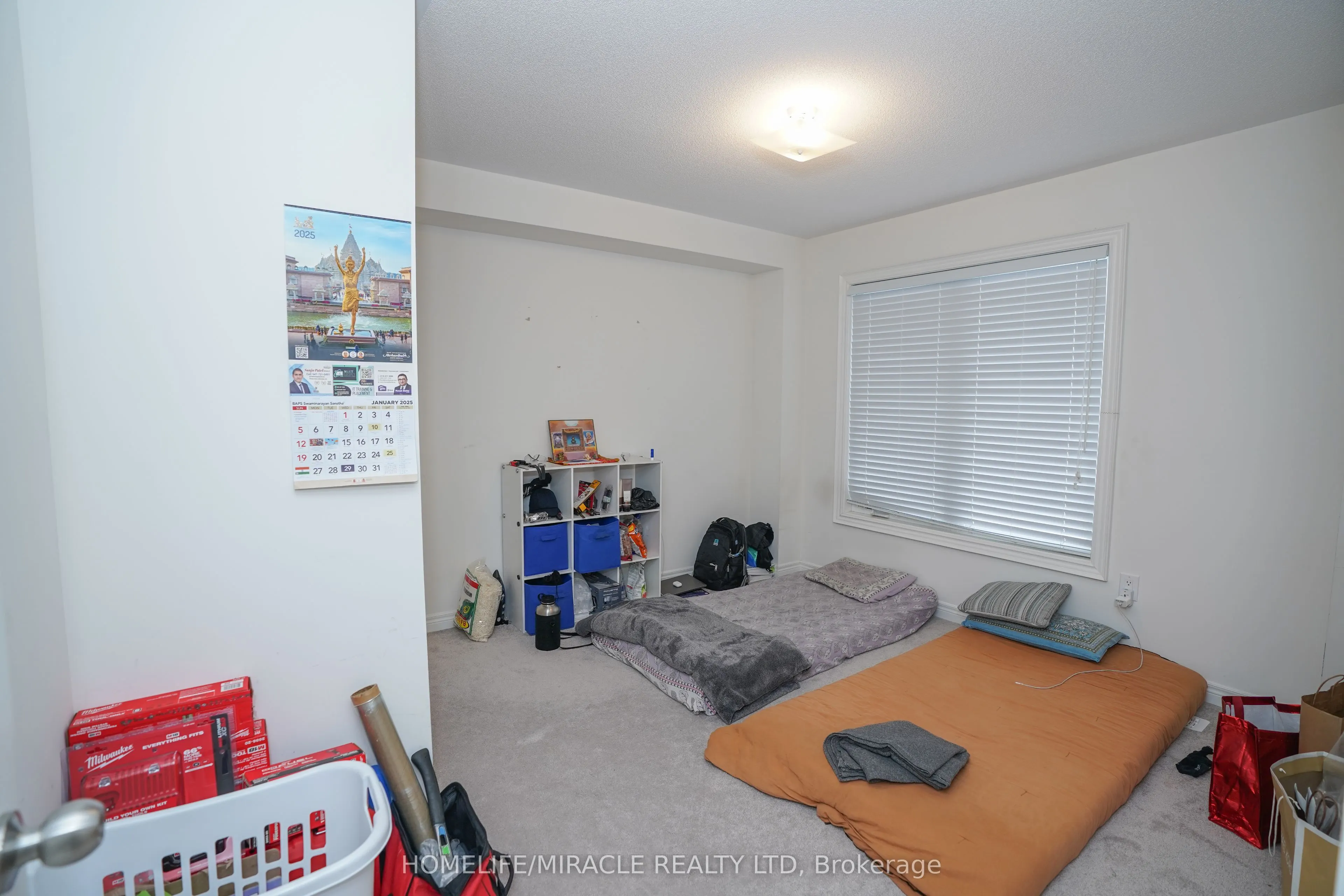 2 Queenpost Drive