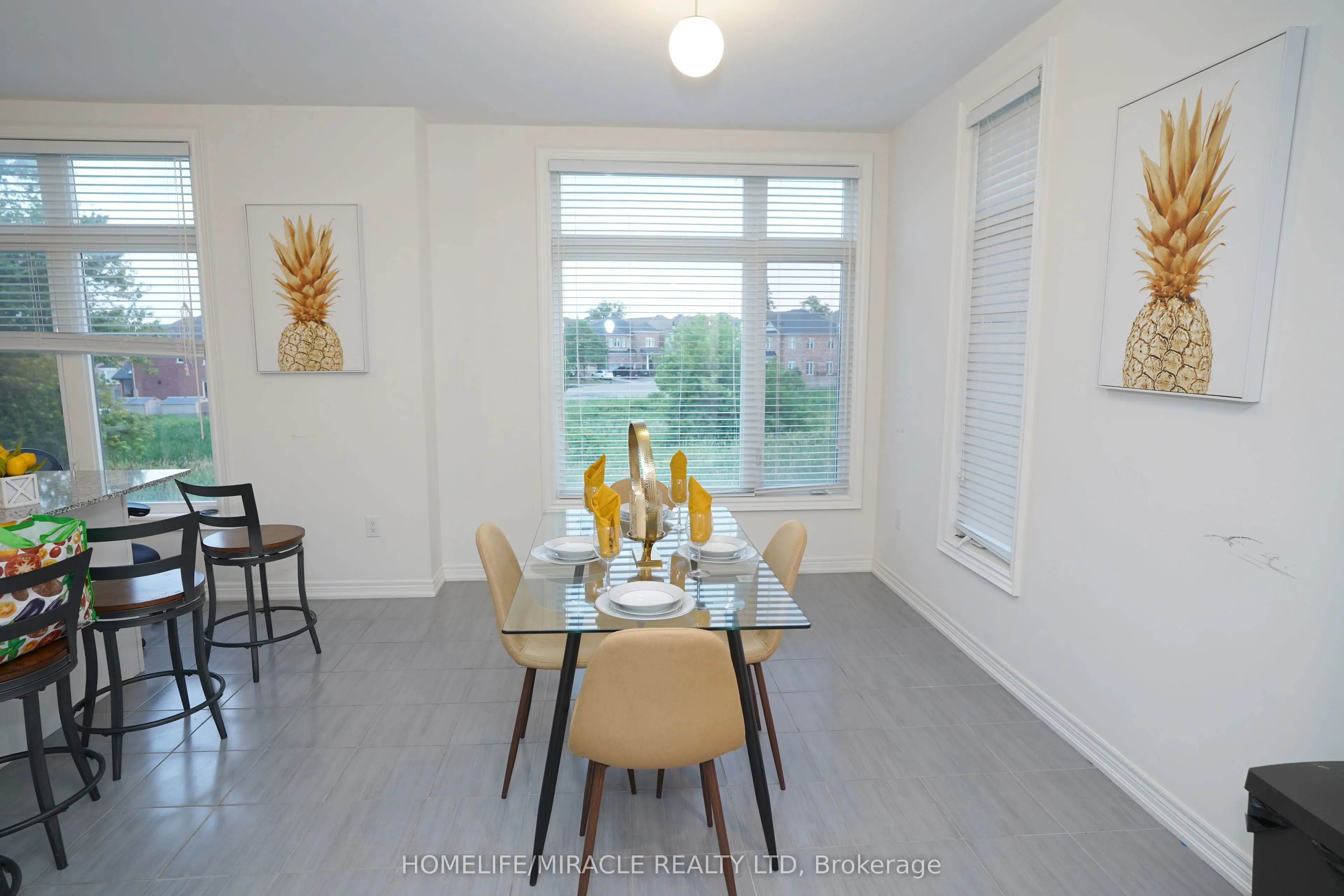2 Queenpost Drive