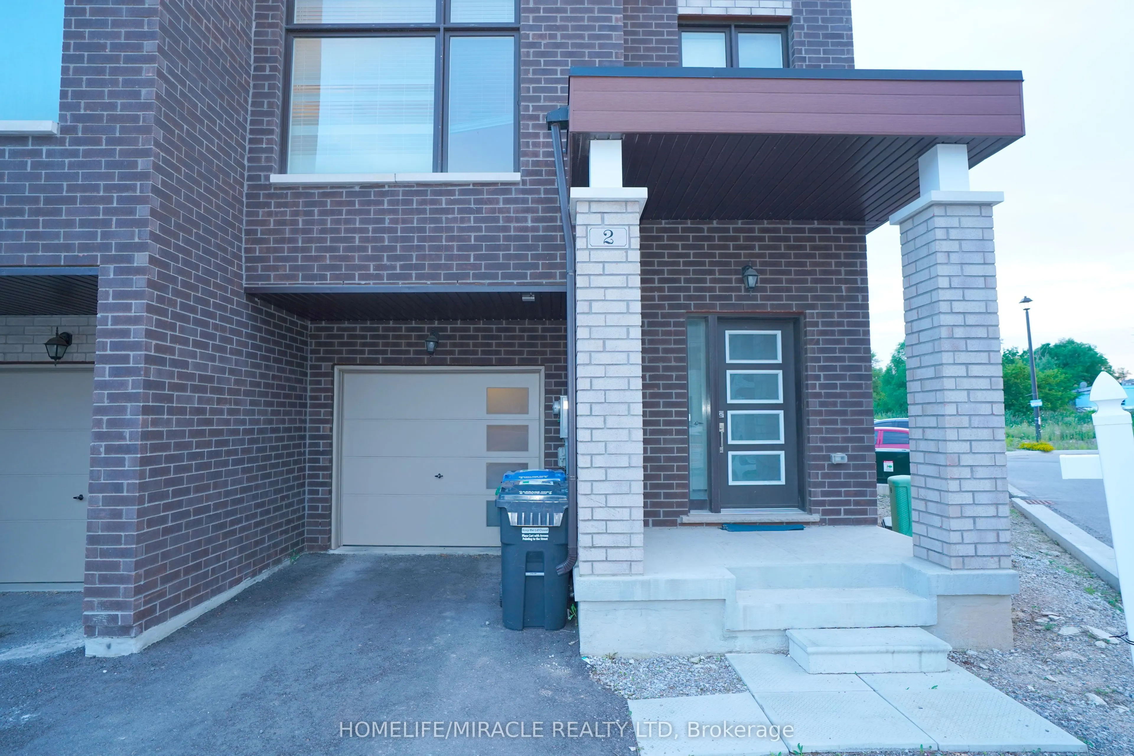 2 Queenpost Drive