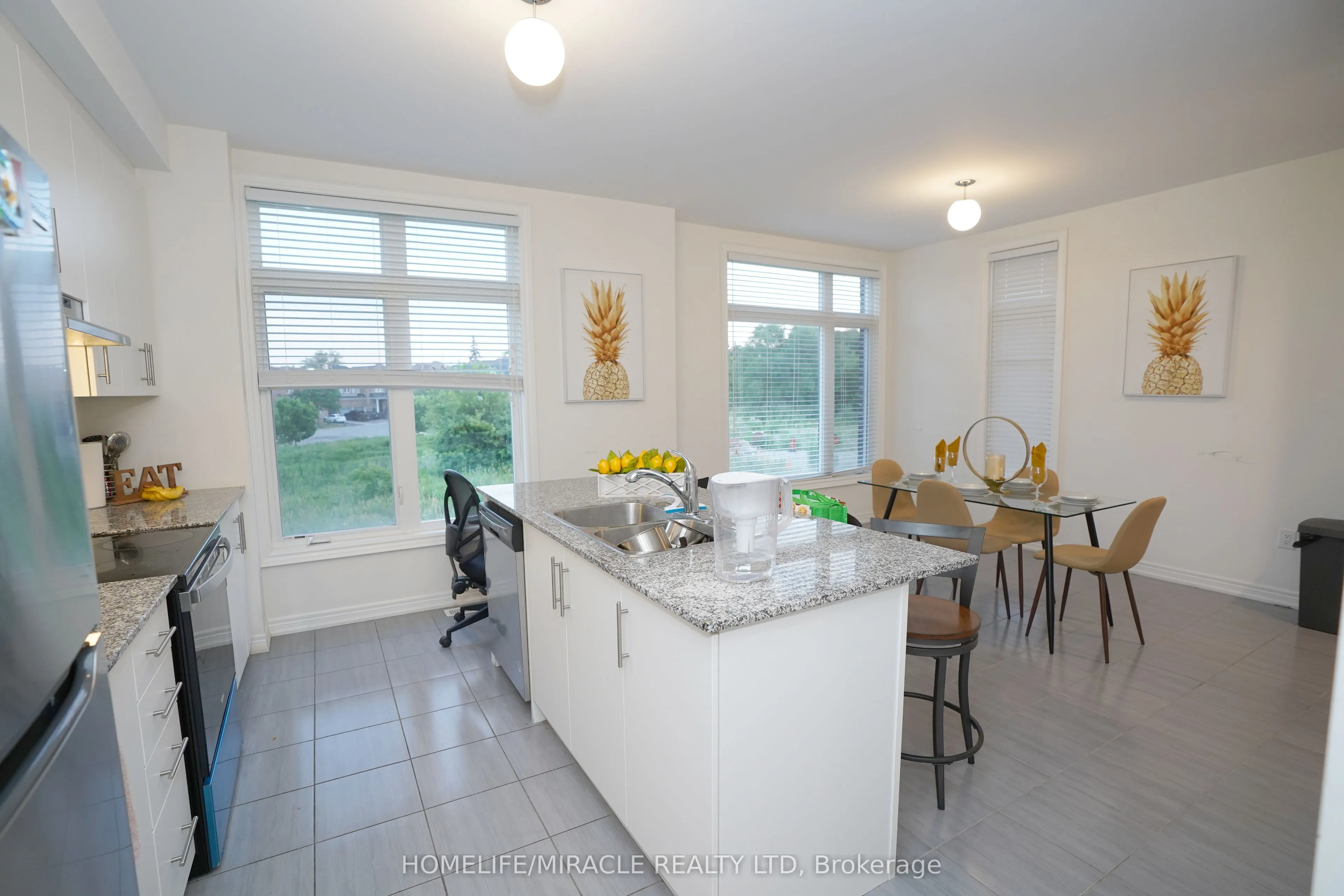 2 Queenpost Drive