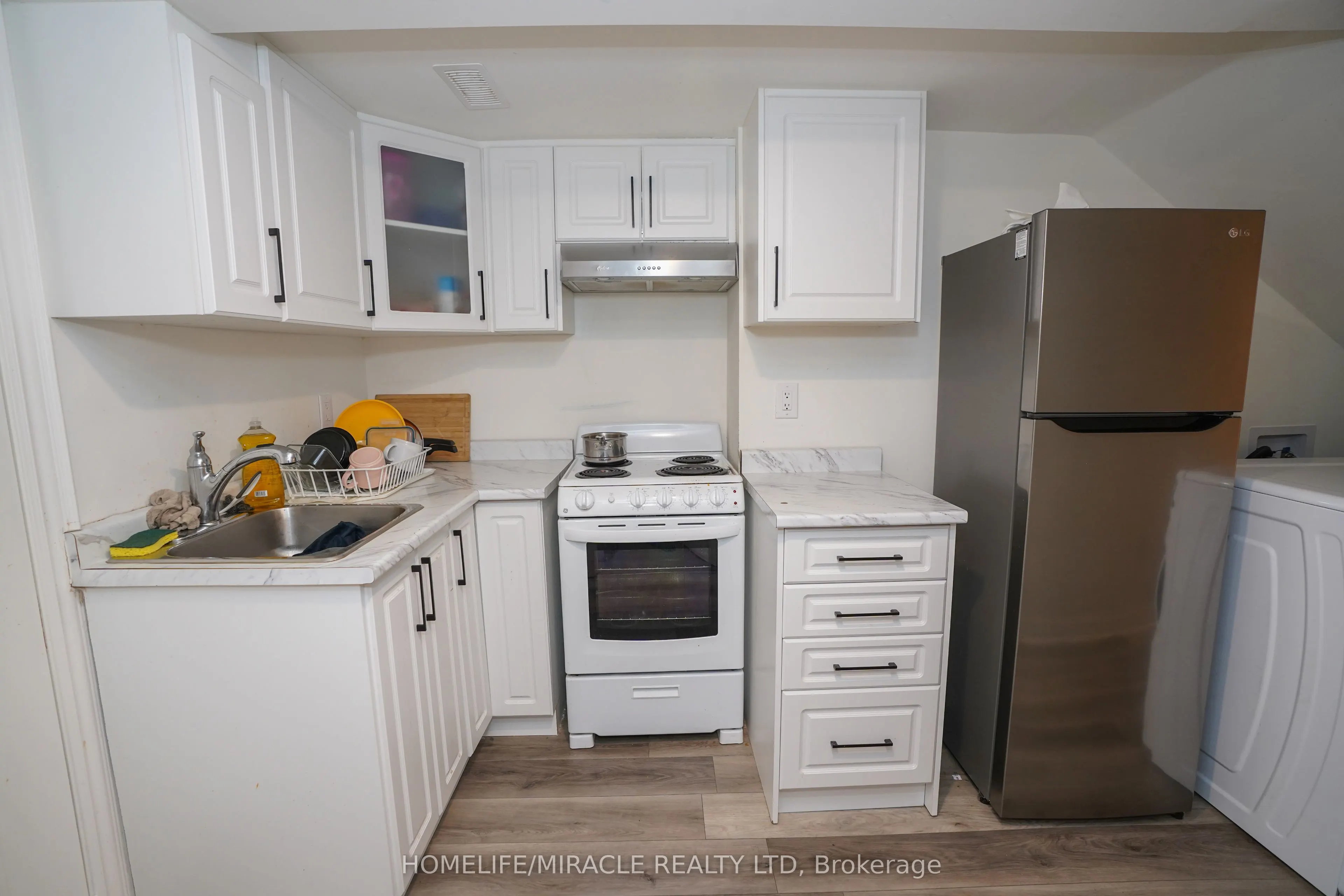 2 Queenpost Drive