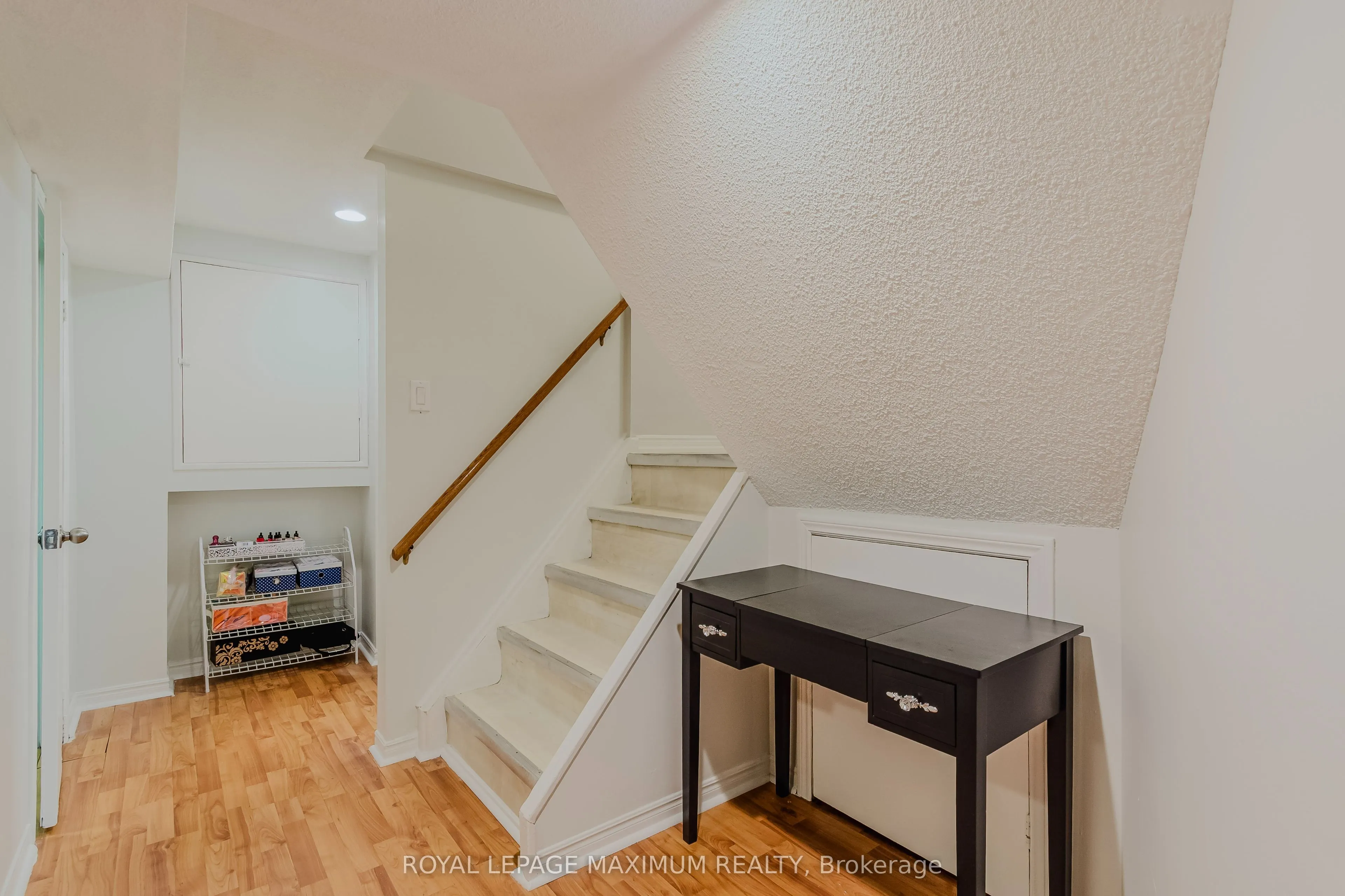 6 Cassander Crescent