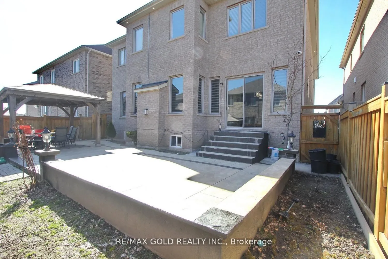 14 Ladbrook Crescent