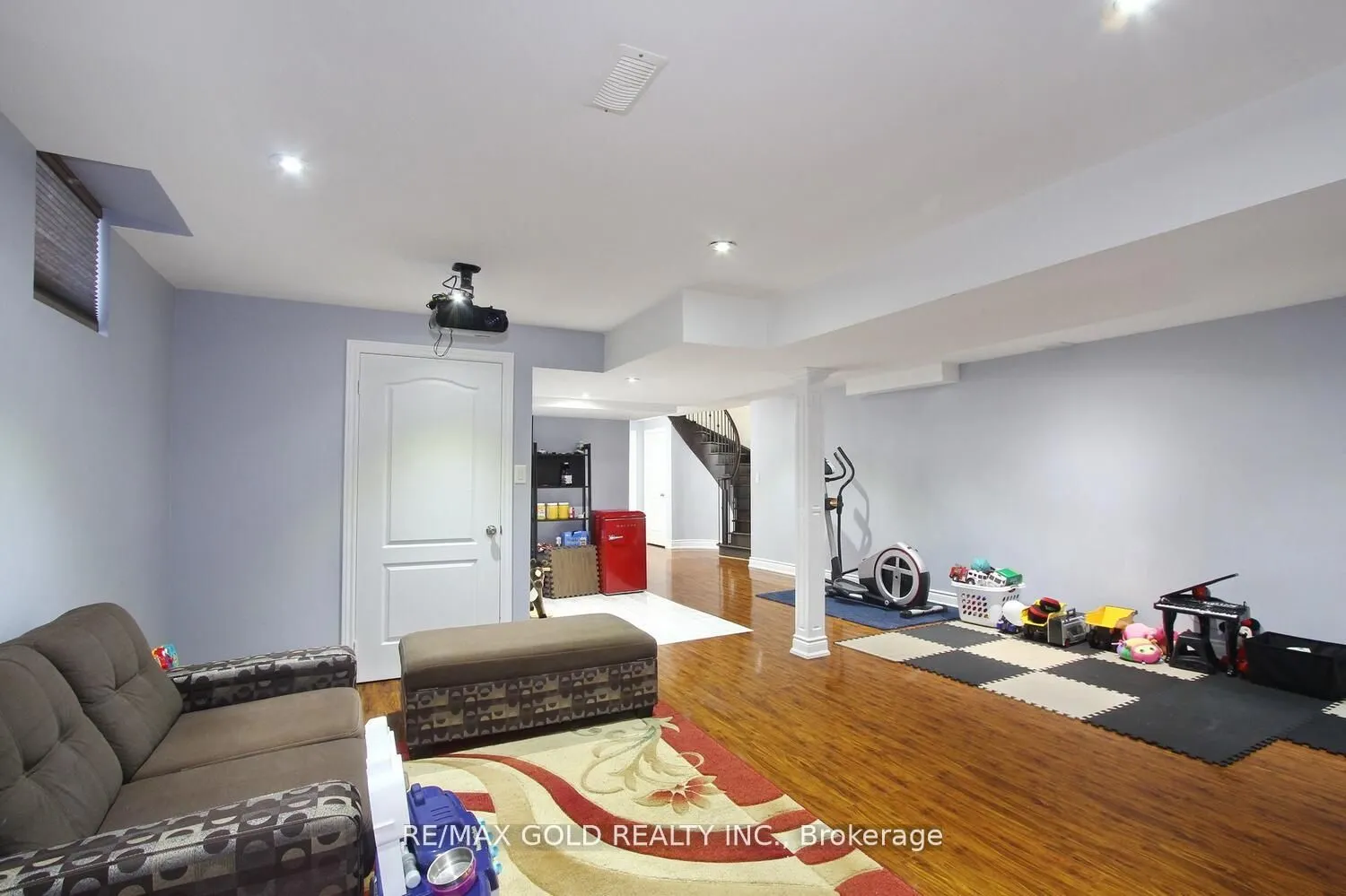 14 Ladbrook Crescent