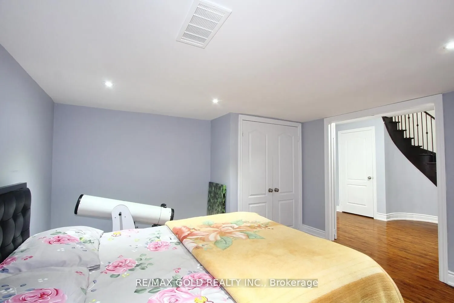 14 Ladbrook Crescent