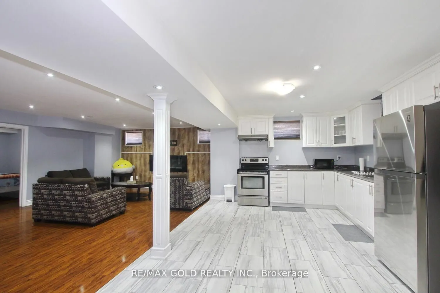 14 Ladbrook Crescent