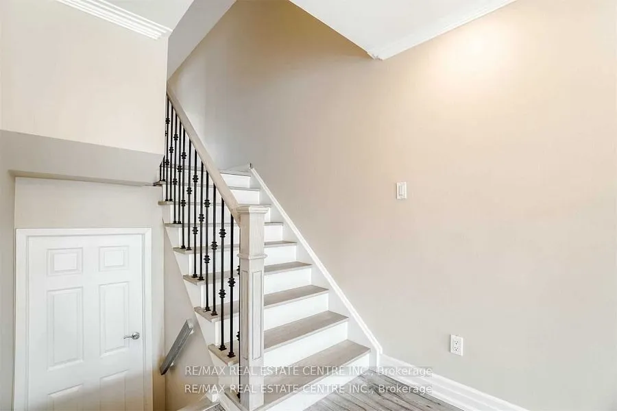 3385 Ellengale (Upper) Drive