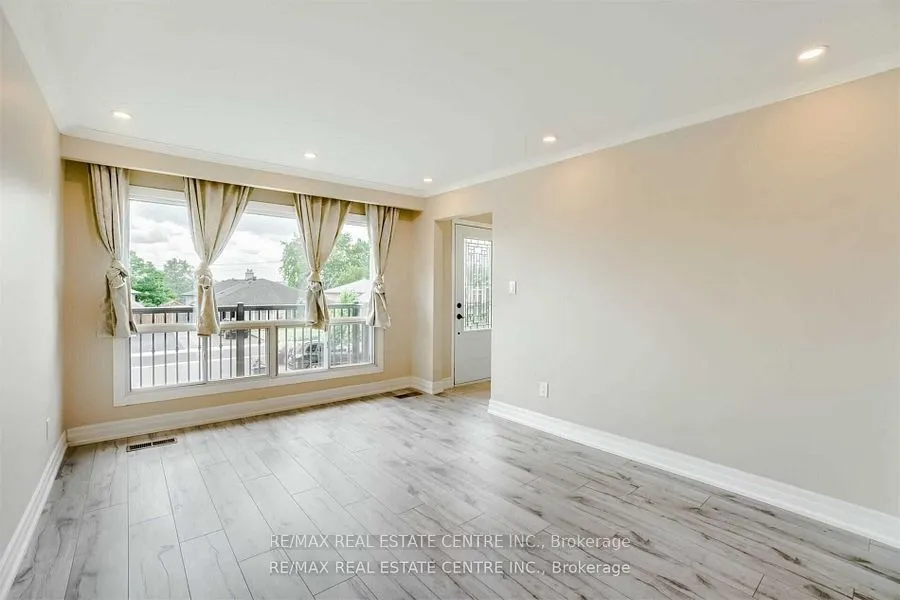 3385 Ellengale (Upper) Drive