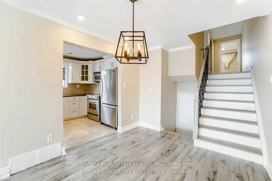 3385 Ellengale (Upper) Drive