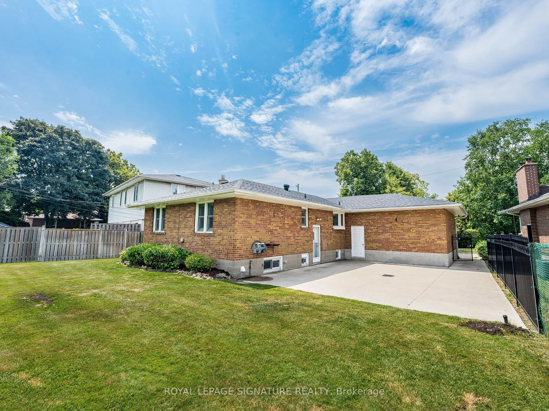 125 Decarie Circle