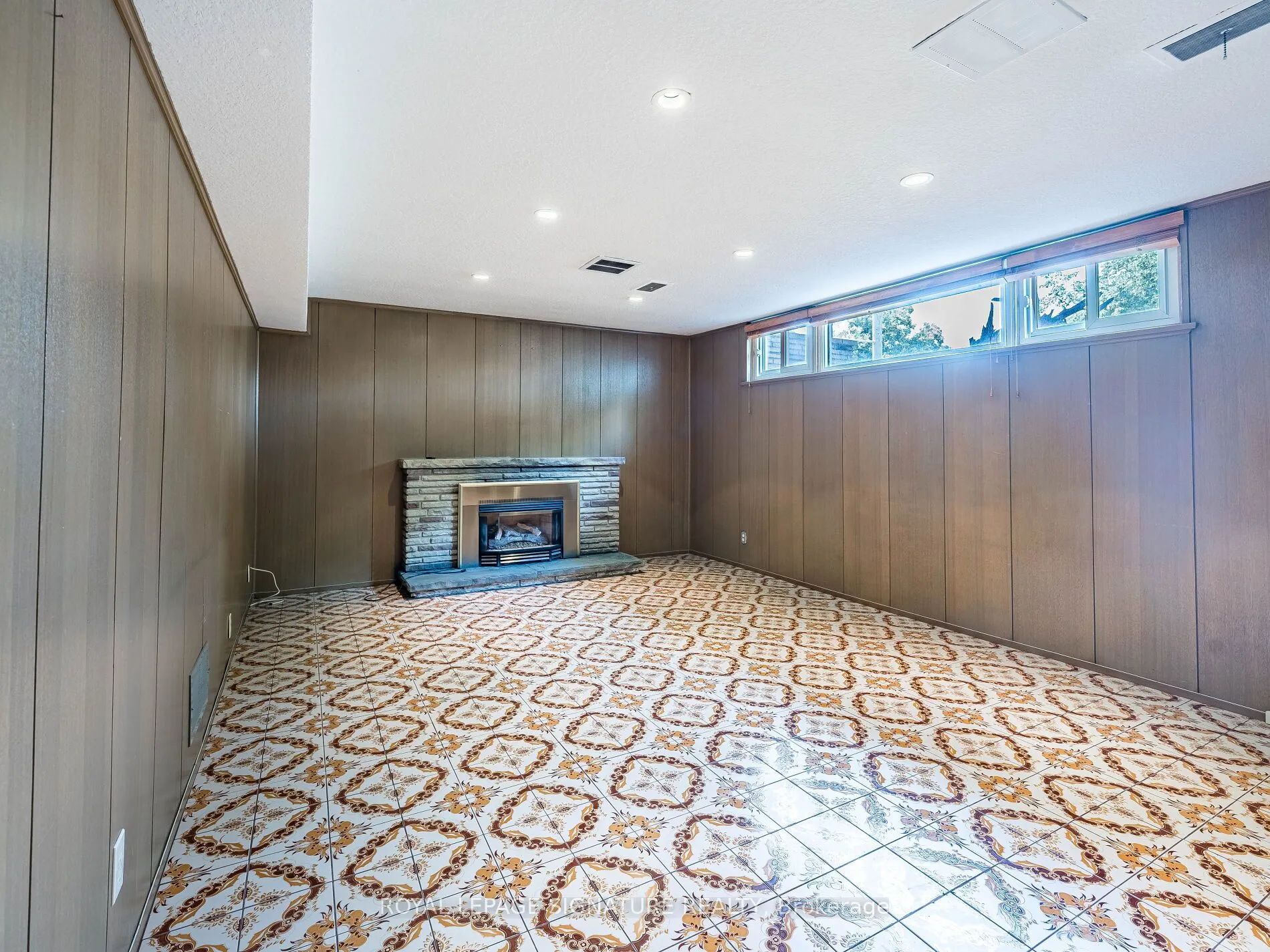 125 Decarie Circle