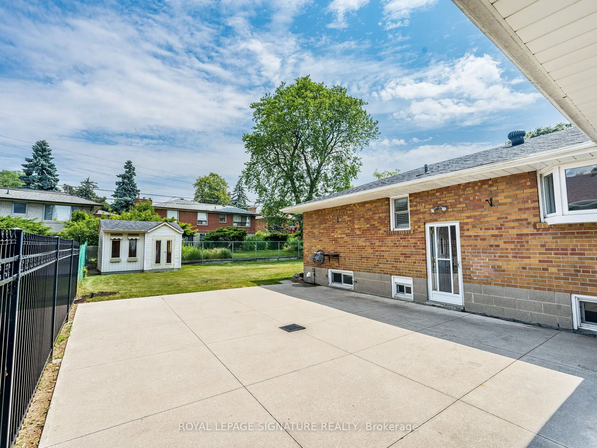 125 Decarie Circle