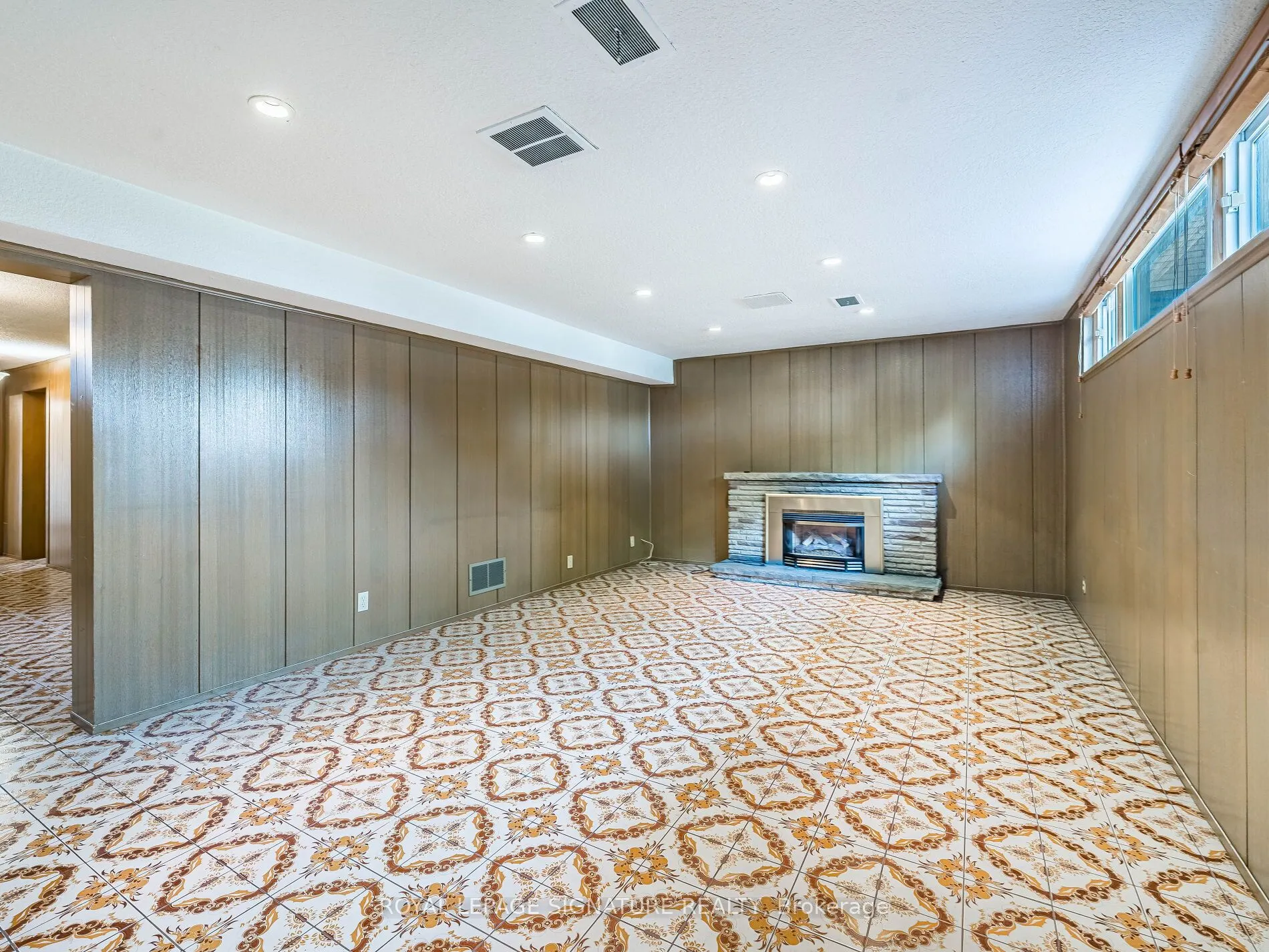 125 Decarie Circle