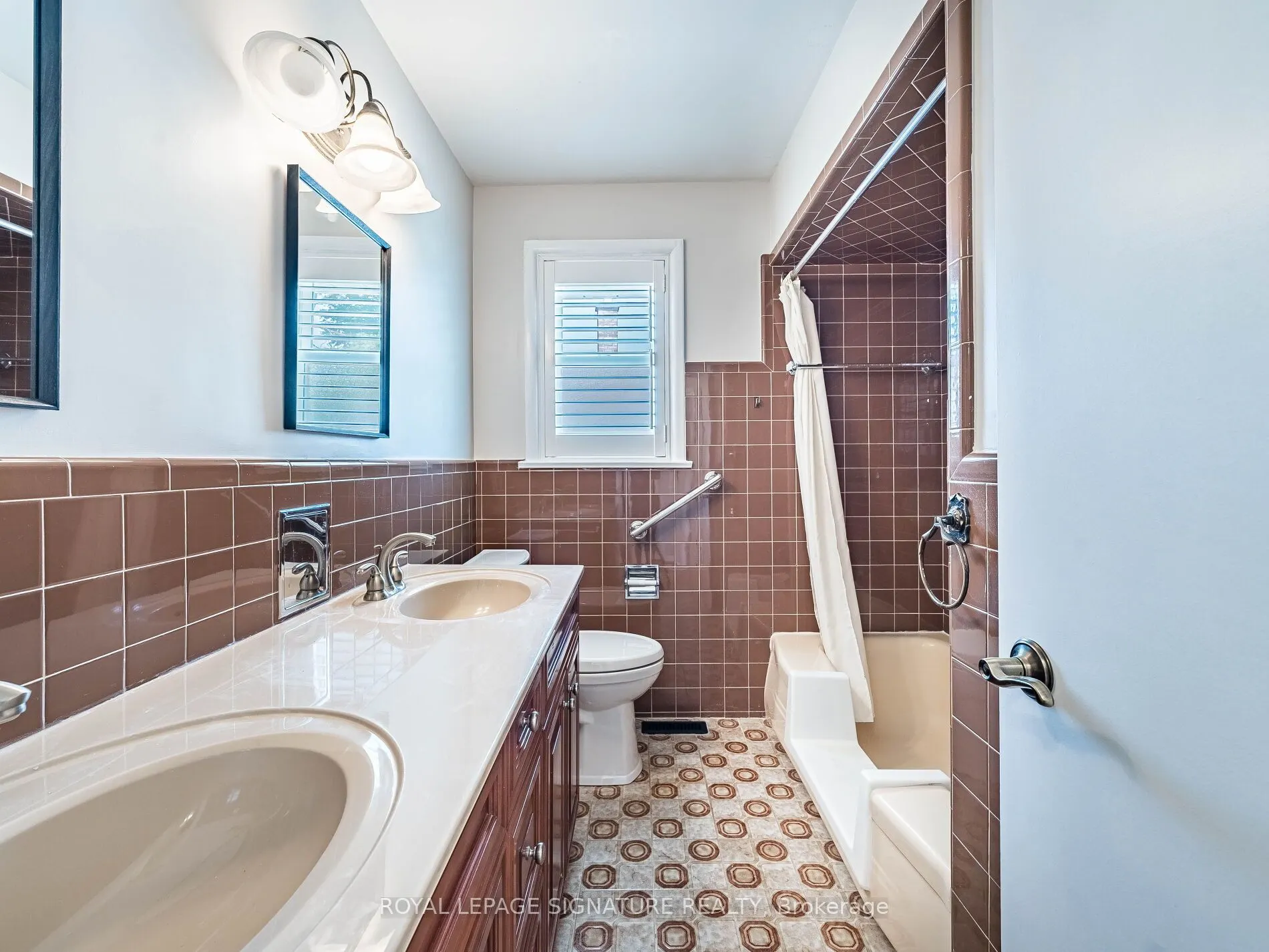 125 Decarie Circle