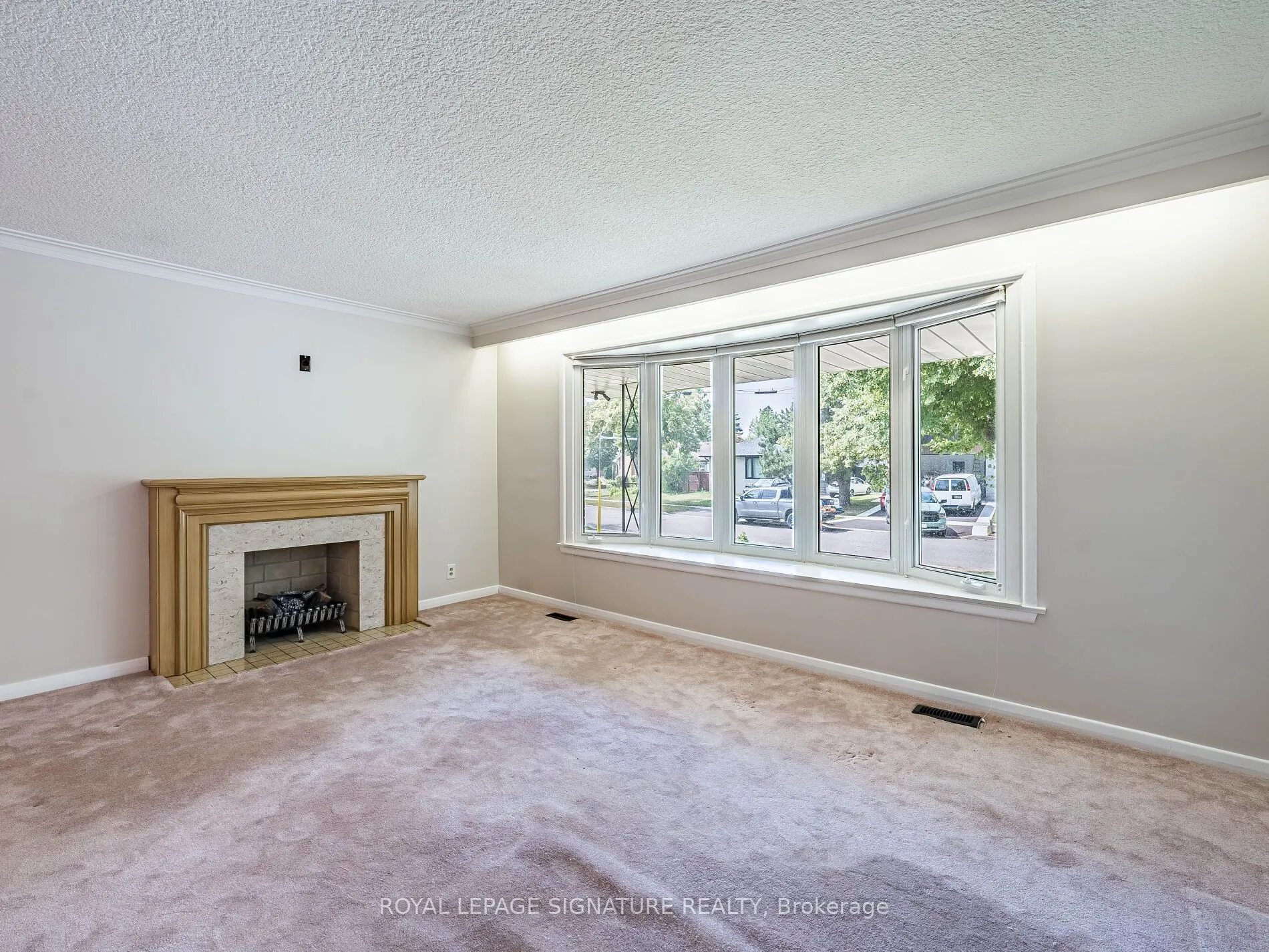 125 Decarie Circle